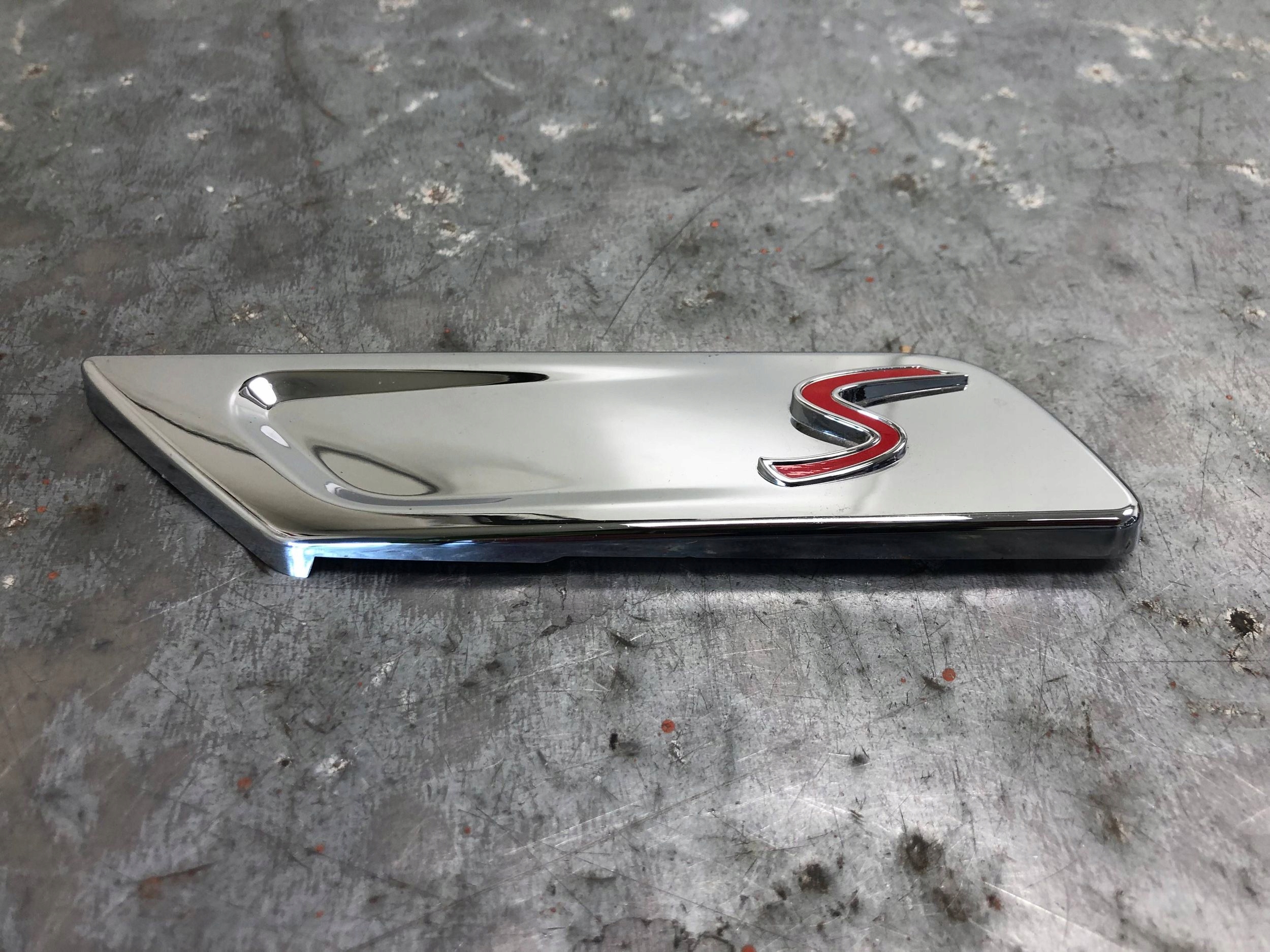 lišta blatníku pravý předek MINI F54 024003010