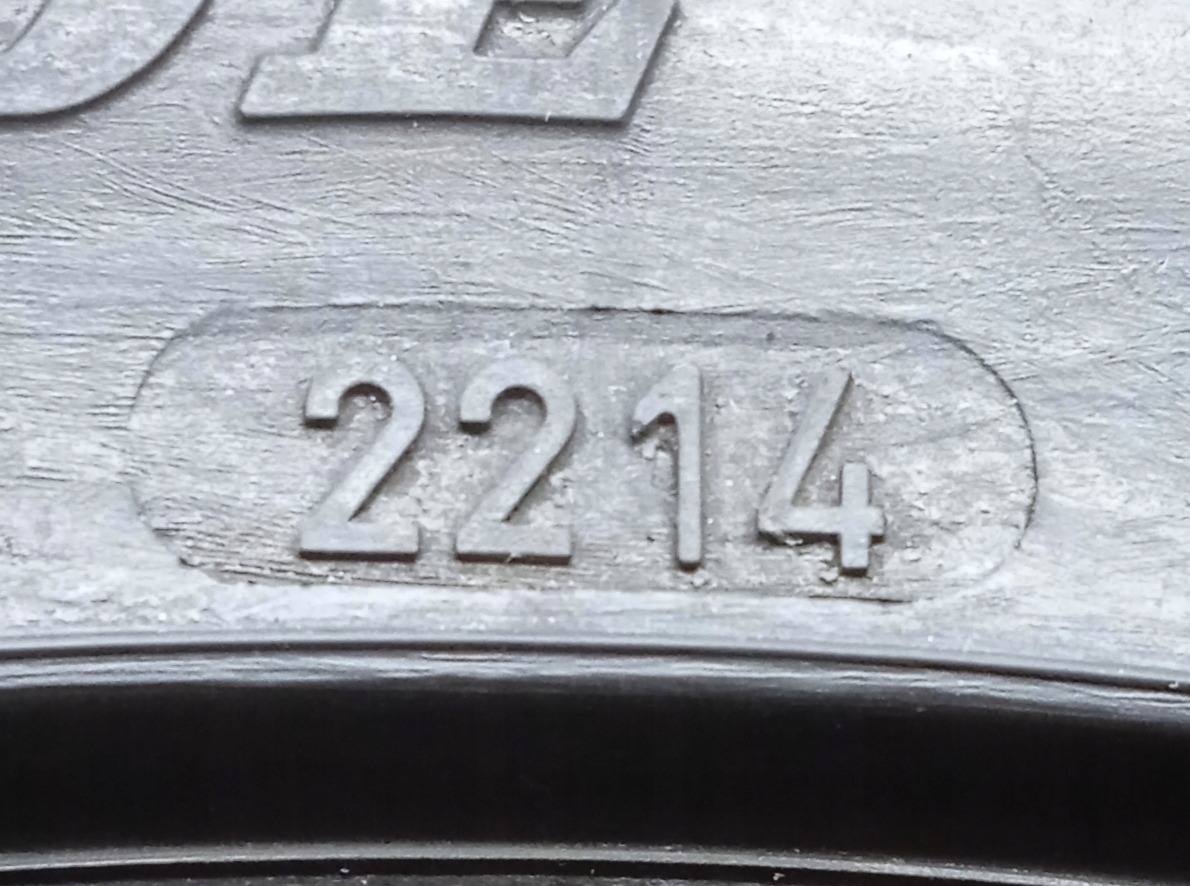 2x OPONA LATO 215/45 R16 90V DUNLOP SP SPORT 01 A/S AO 2x5,5mm 14r Model SP Sport 01 A/S