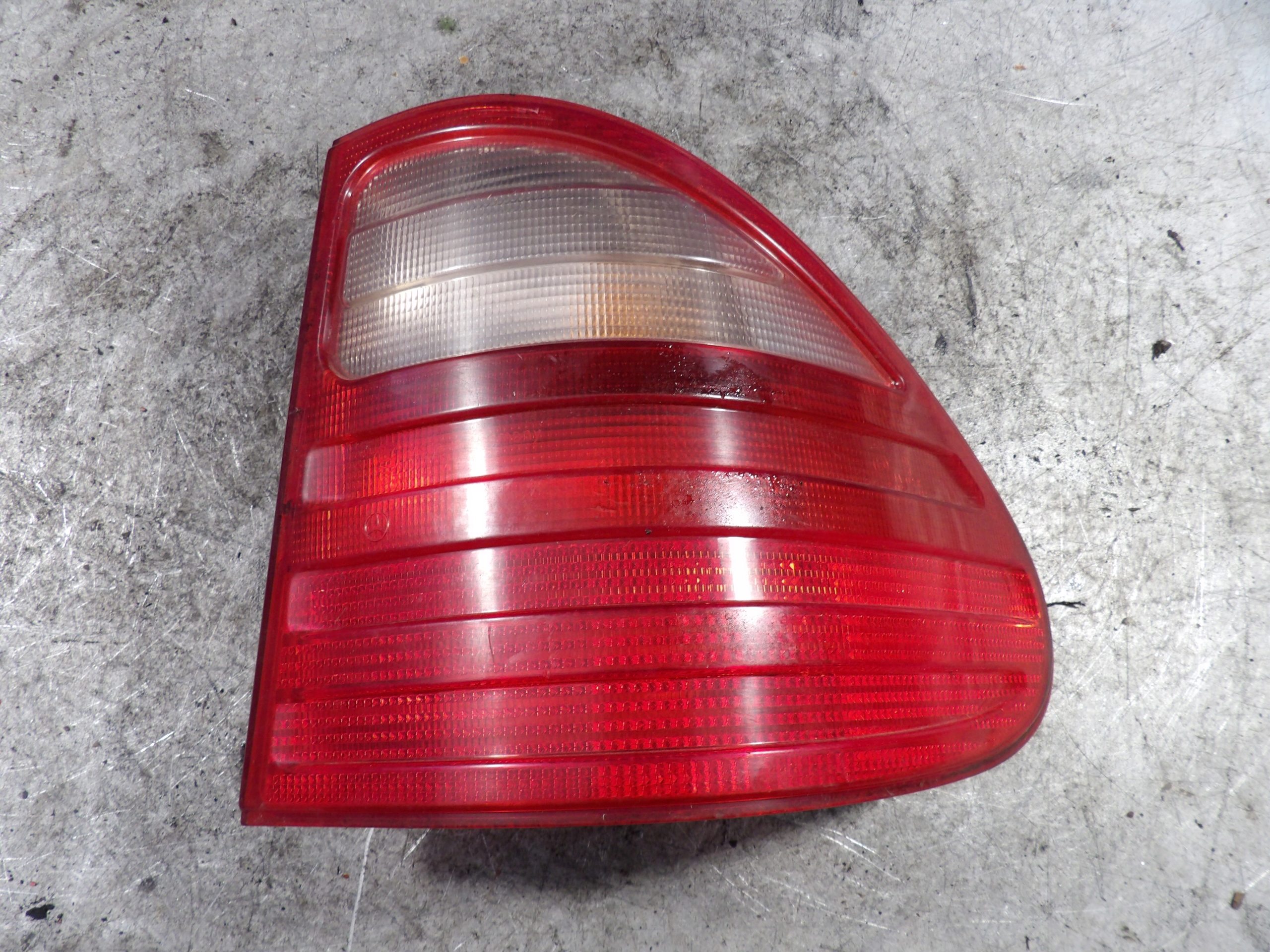 Mercedes W210 light rear right A2108204864 kombi