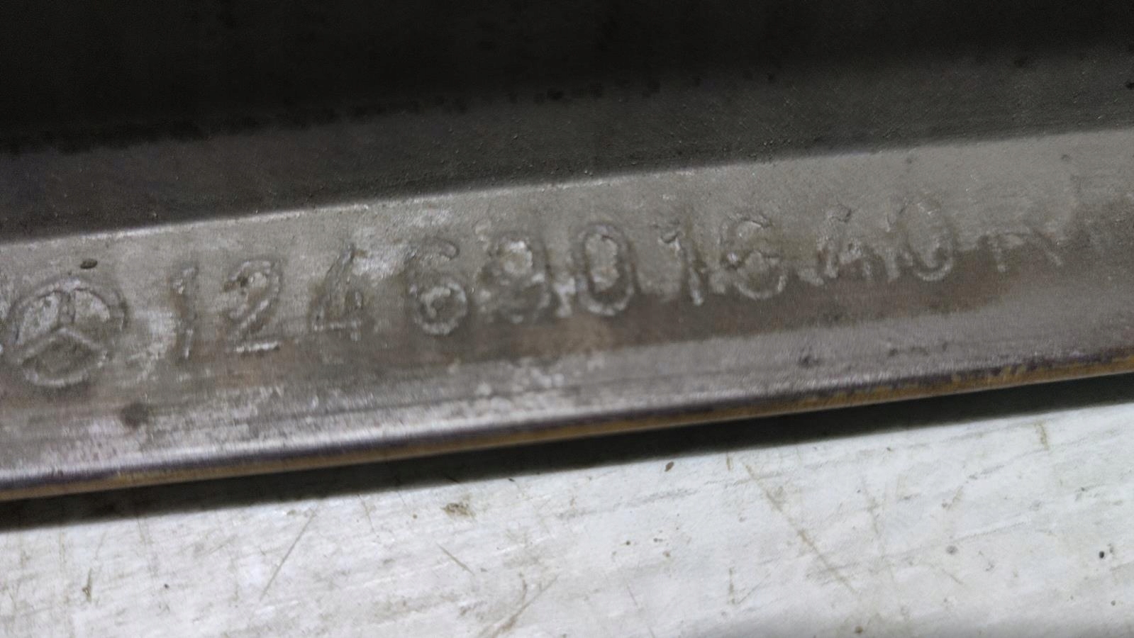 moulding door right front Mercedes w124