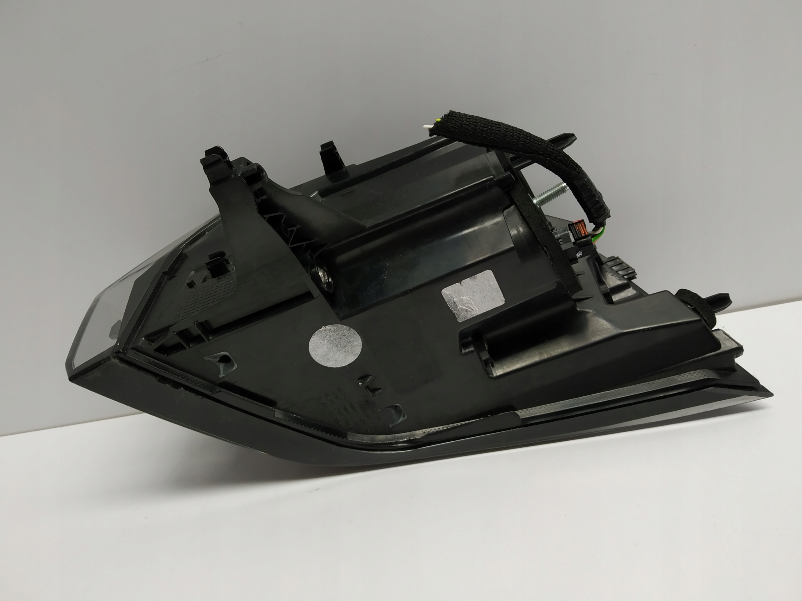 19+ Peugeot 2008 II light rear part left originál