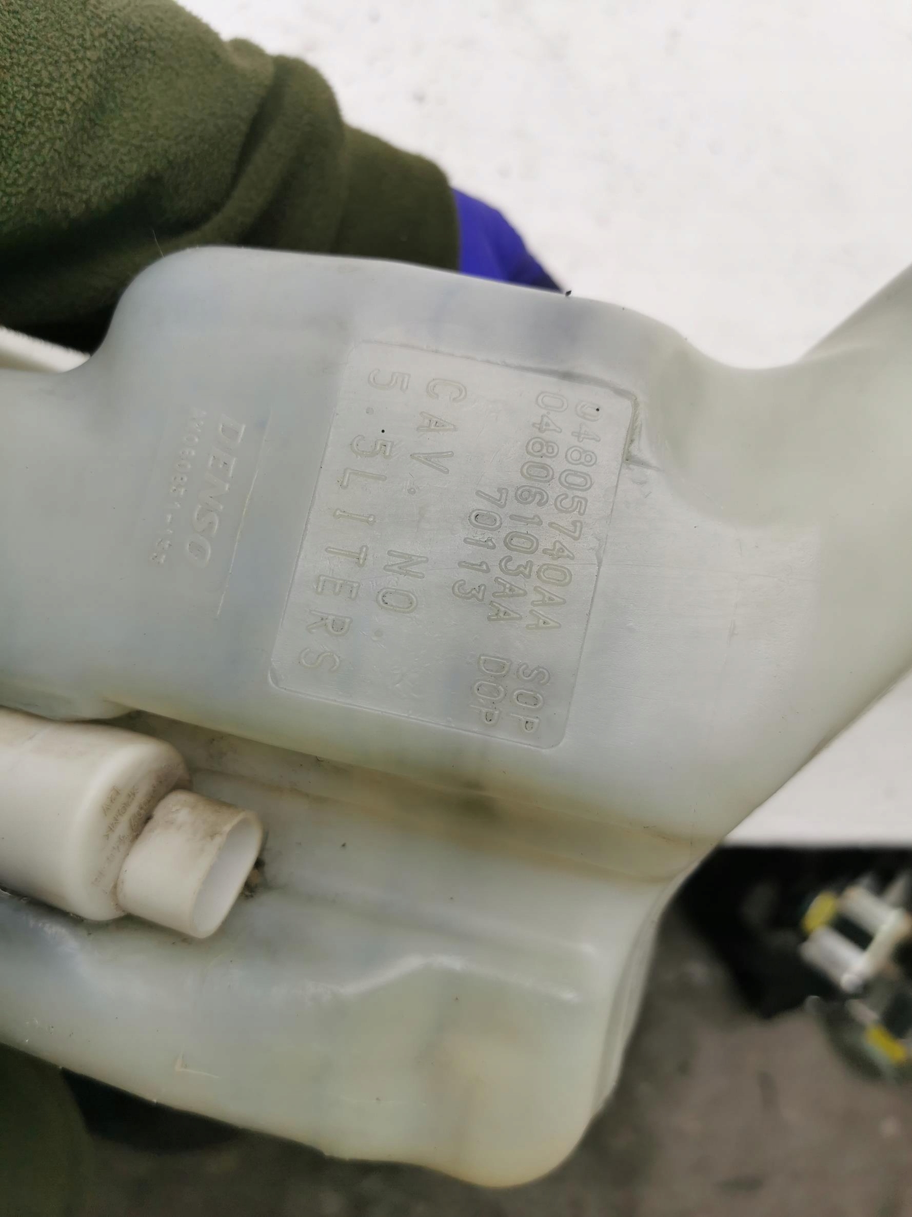 washer fluid tank CHRYSLER 300C 04805740AA