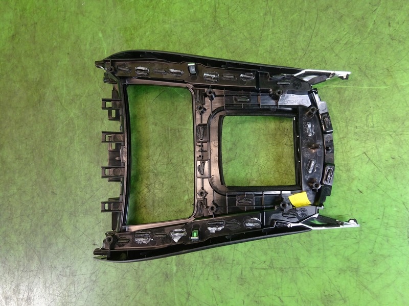 Panel ramka zmiany biegow INFINITI Q30 QX30 18r Part number 969415DF0A 969415DA0A