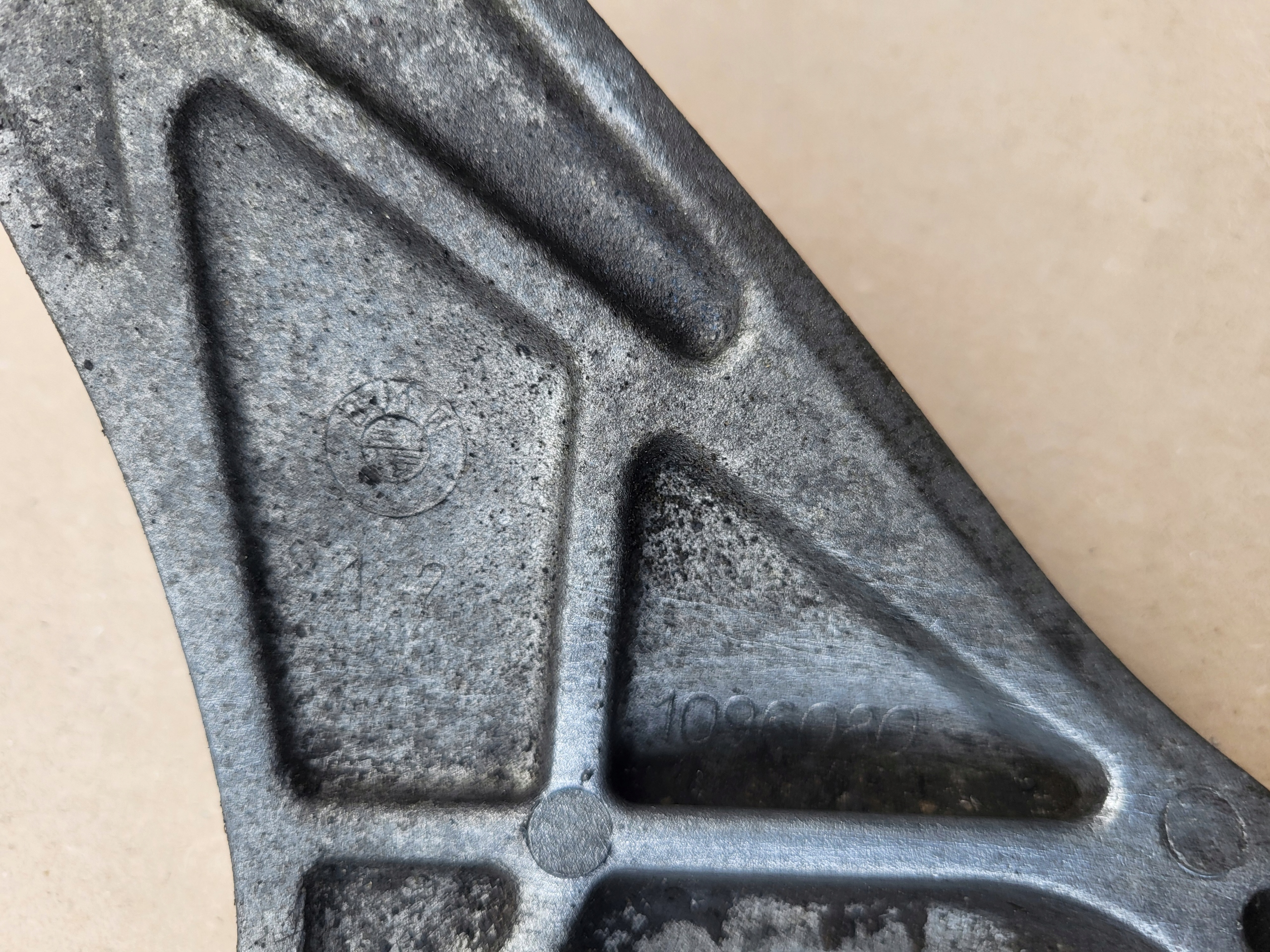 holder engine mount BMW 5 E39 530D 2.5 D OE EU 1096080