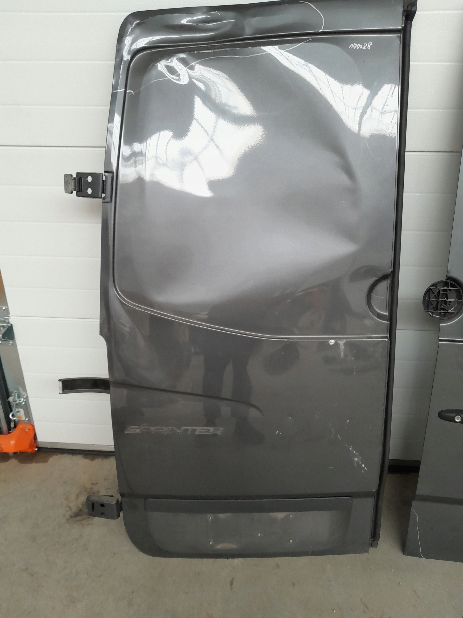 DRZWI KOMPLETNE TYŁ LEWE ZAWIAS SPRINTER 906 Strona zabudowy tył - prawa