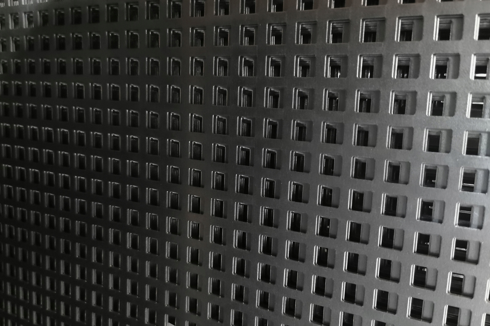 BLACHA PERFOROWANA 200 x 200 2 mm 10 - 15 SUROWA Marka Metal-tech