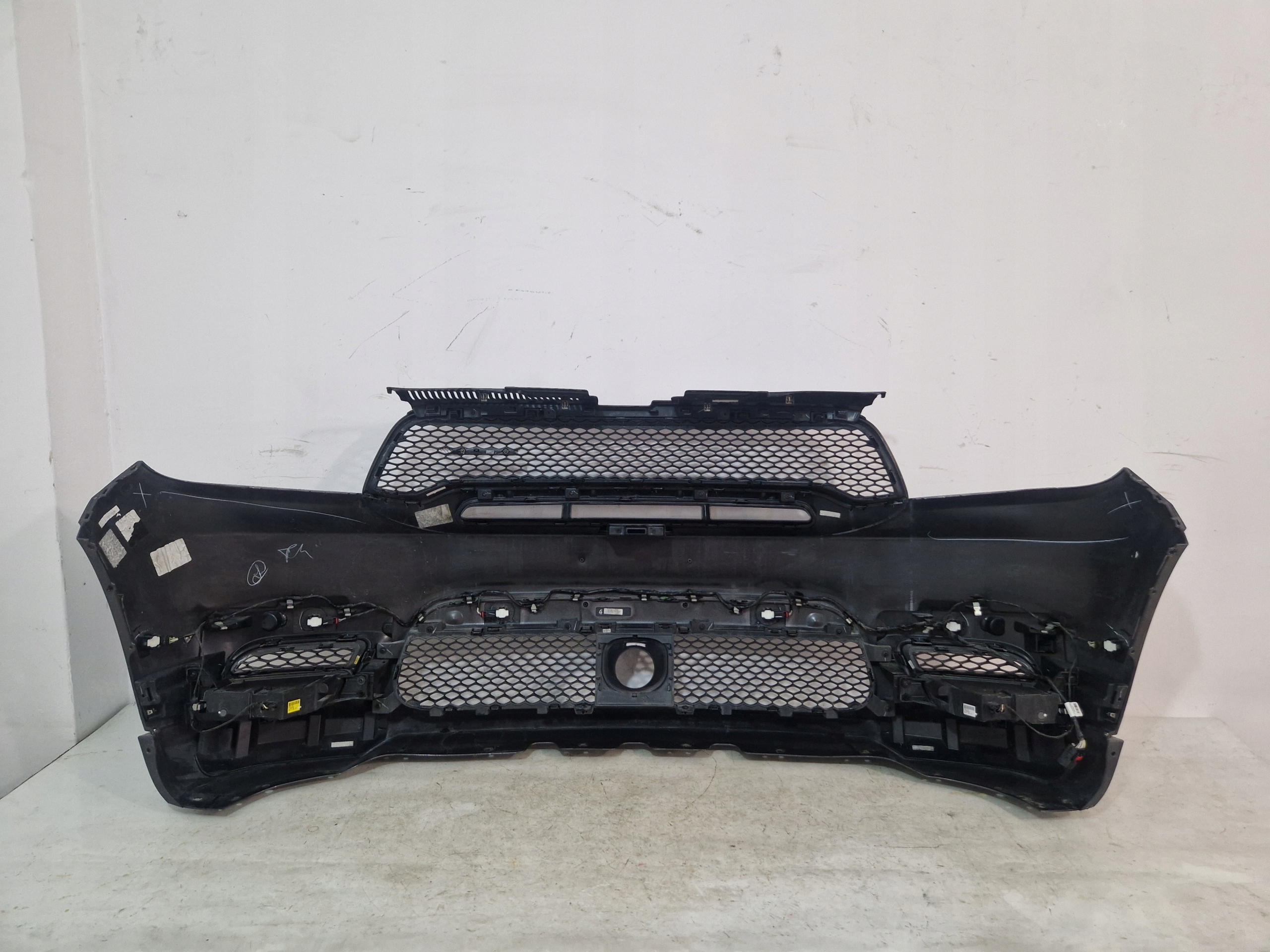 DODGE DURANGO 2018- 5.7 V8 ZDERZAK PRZÓD PRZEDNI 6xPDC Otwory dla lampy przeciwmgielnej