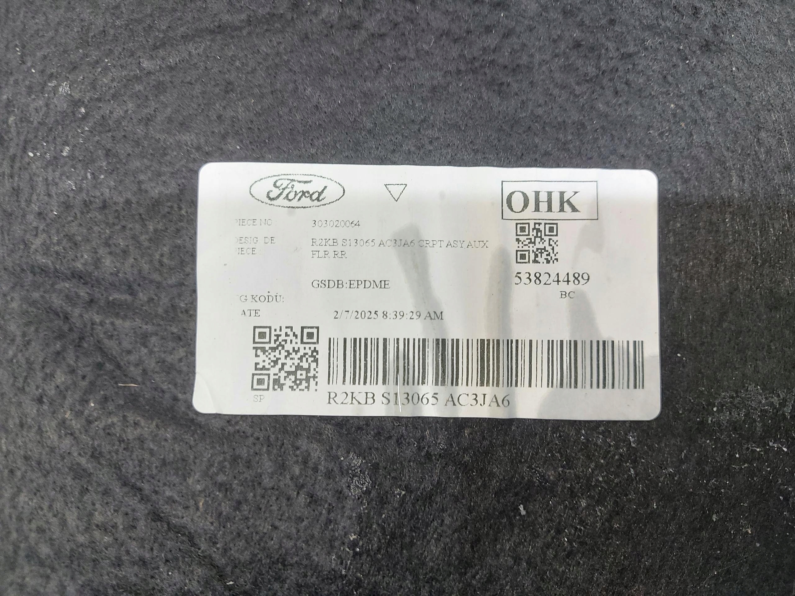 Ford Explorer VII R2KB carpet mats boot R2KB-S13065-AC
