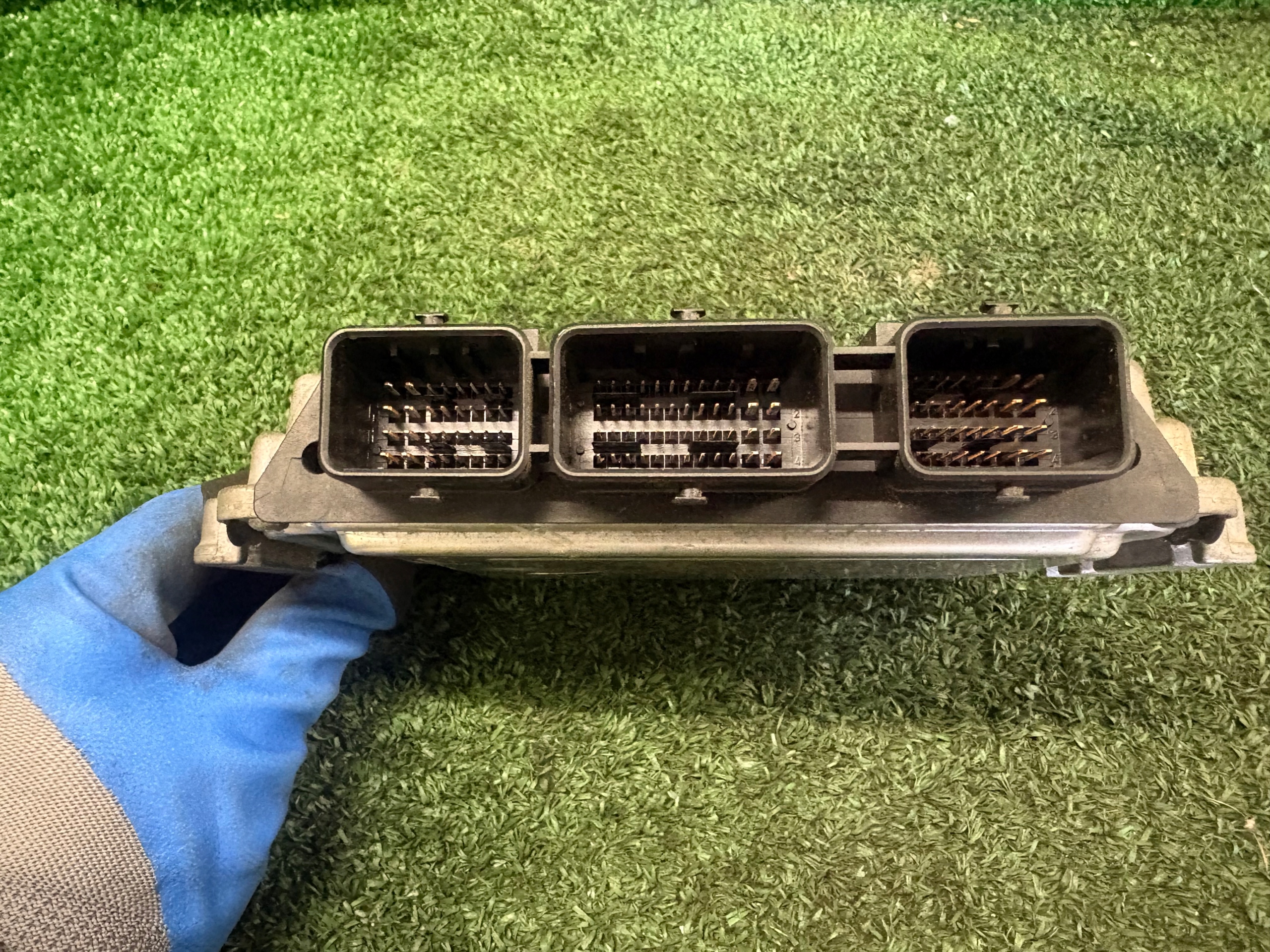 computer of the engine control unit OPEL VIVARO 0281011530