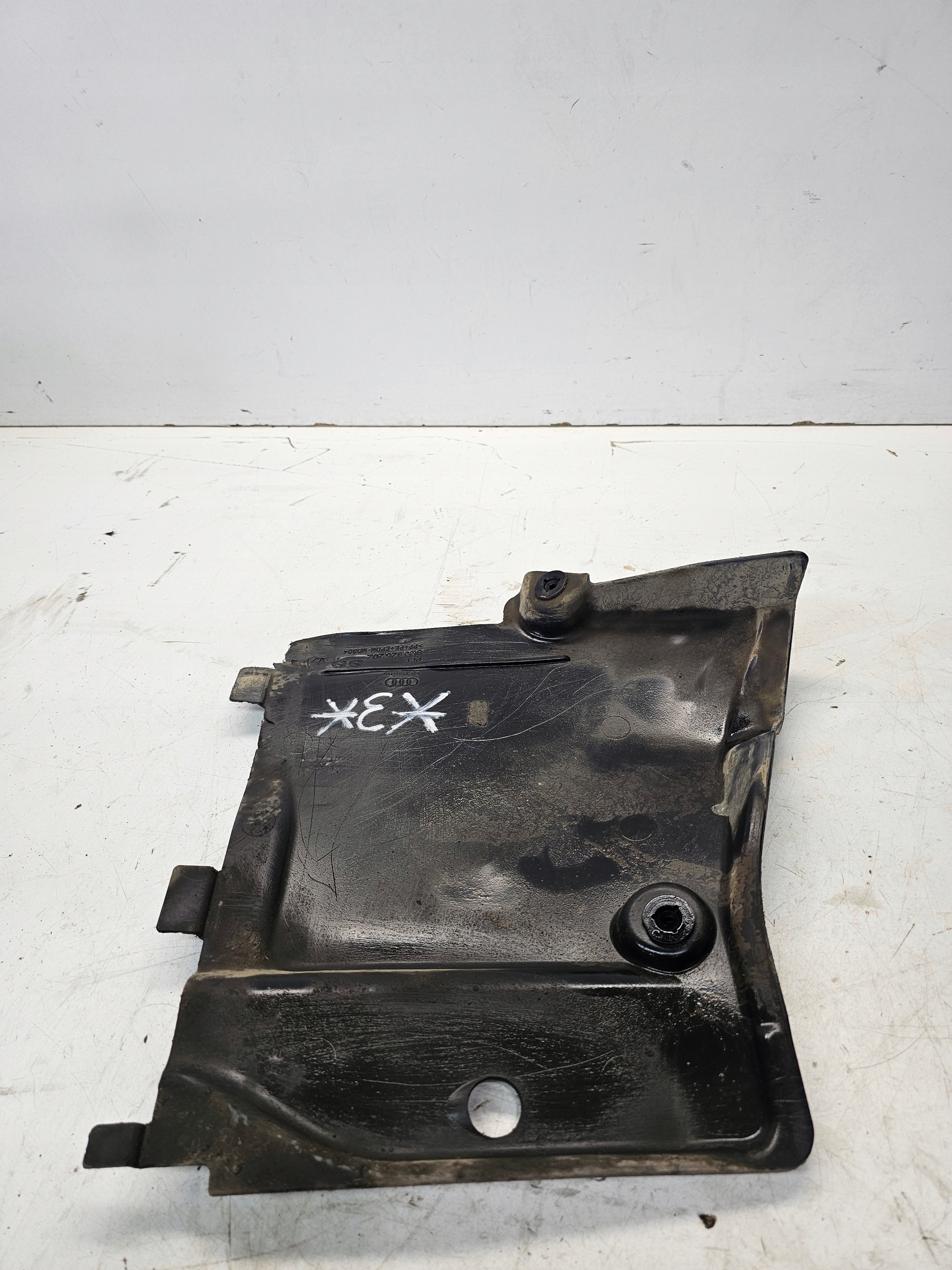 cover chassis front AUDI A4 B9 8W0825202 *3*