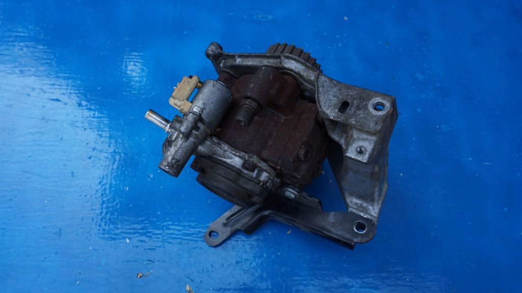 PEUGEOT 308 CITROEN C3 C4 1.6 HDI - Einspritzpumpe