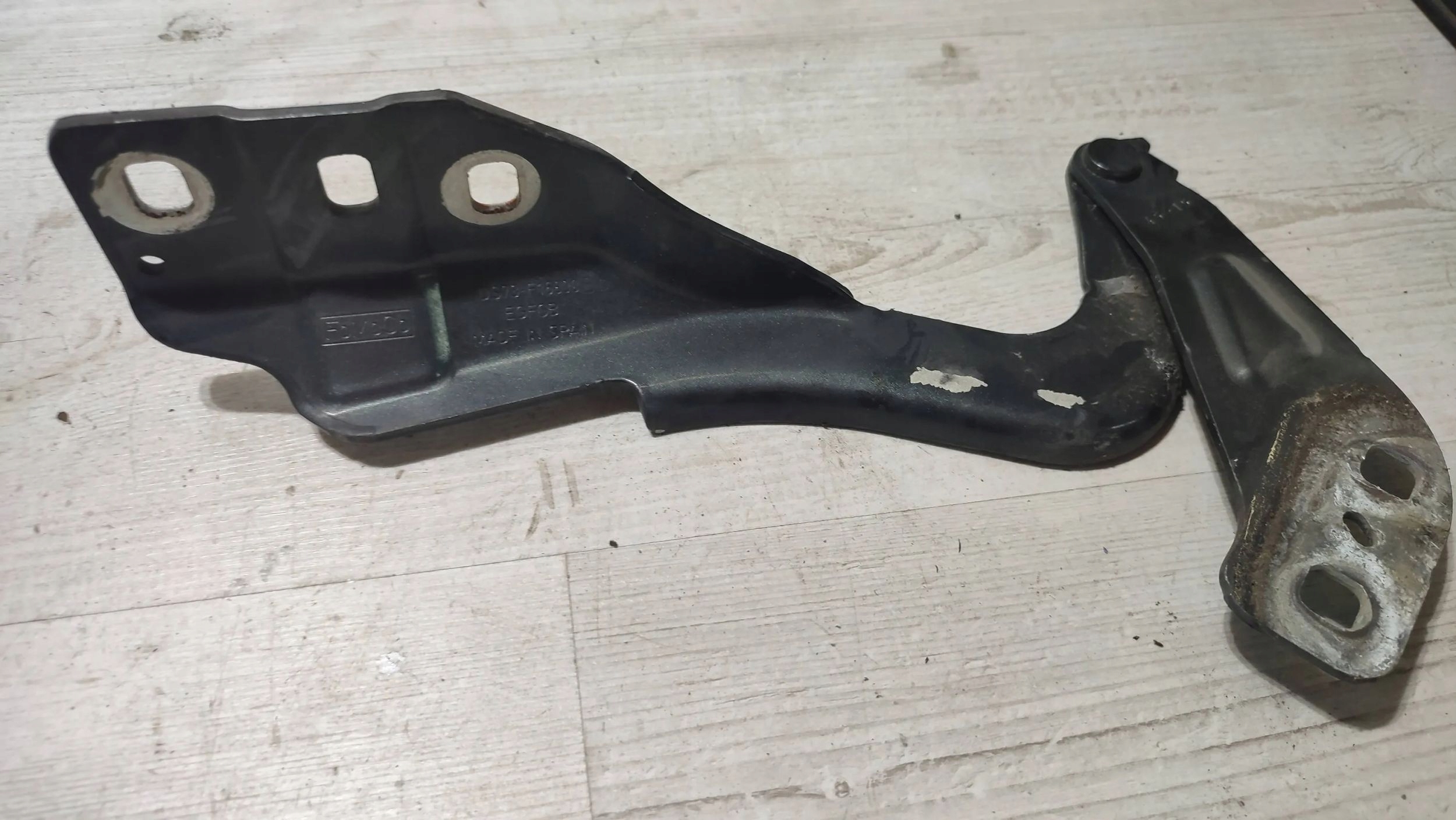 Ford Mondeo MK5 16r 2.0TDCi front side right hinge bonnets