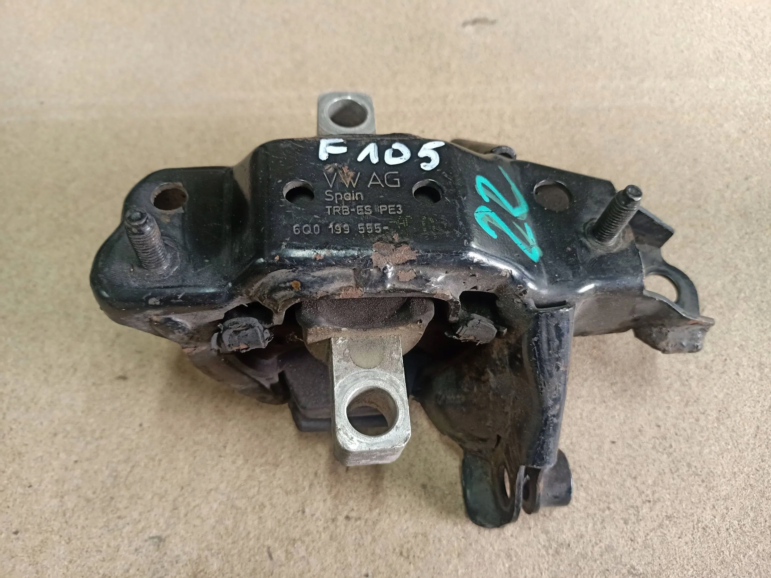 Skoda Fabia Mk1 (6Y) 2003 ŁAPA PODUSZKA SILNIKA