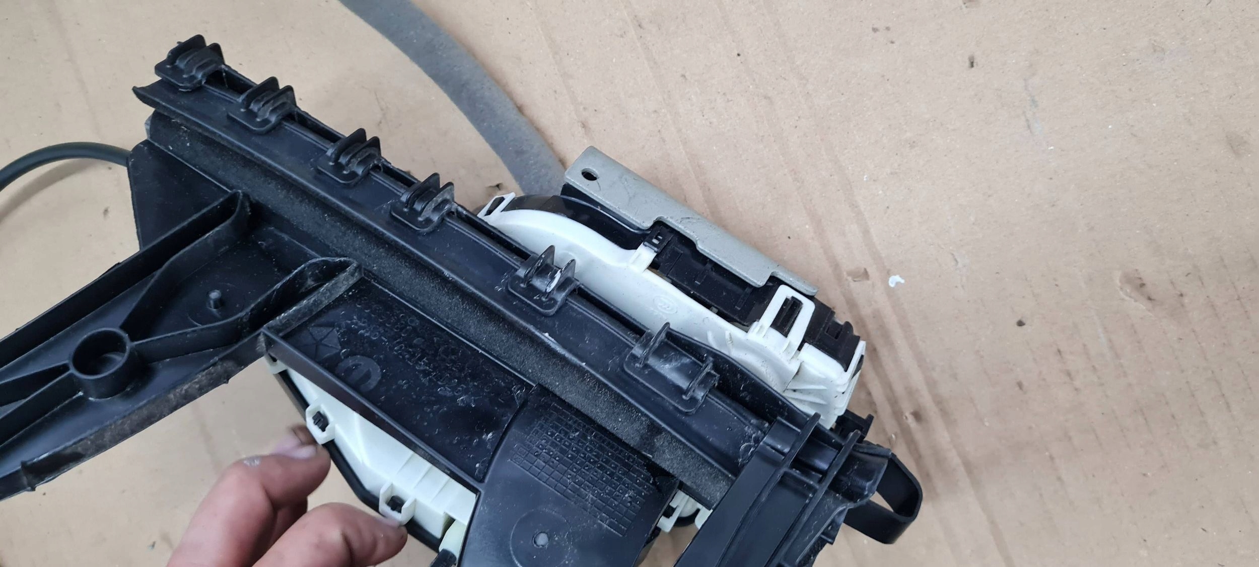 Chrysler Pacifica 2022 lock door right front front P04589916AG