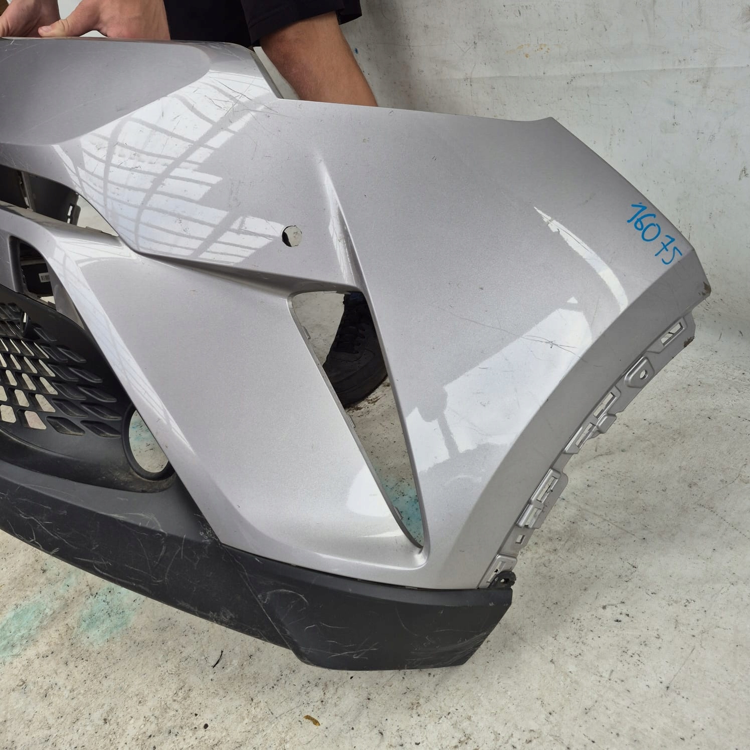 TOYOTA C-HR and 1 16-19 bumper front front 4XPDC