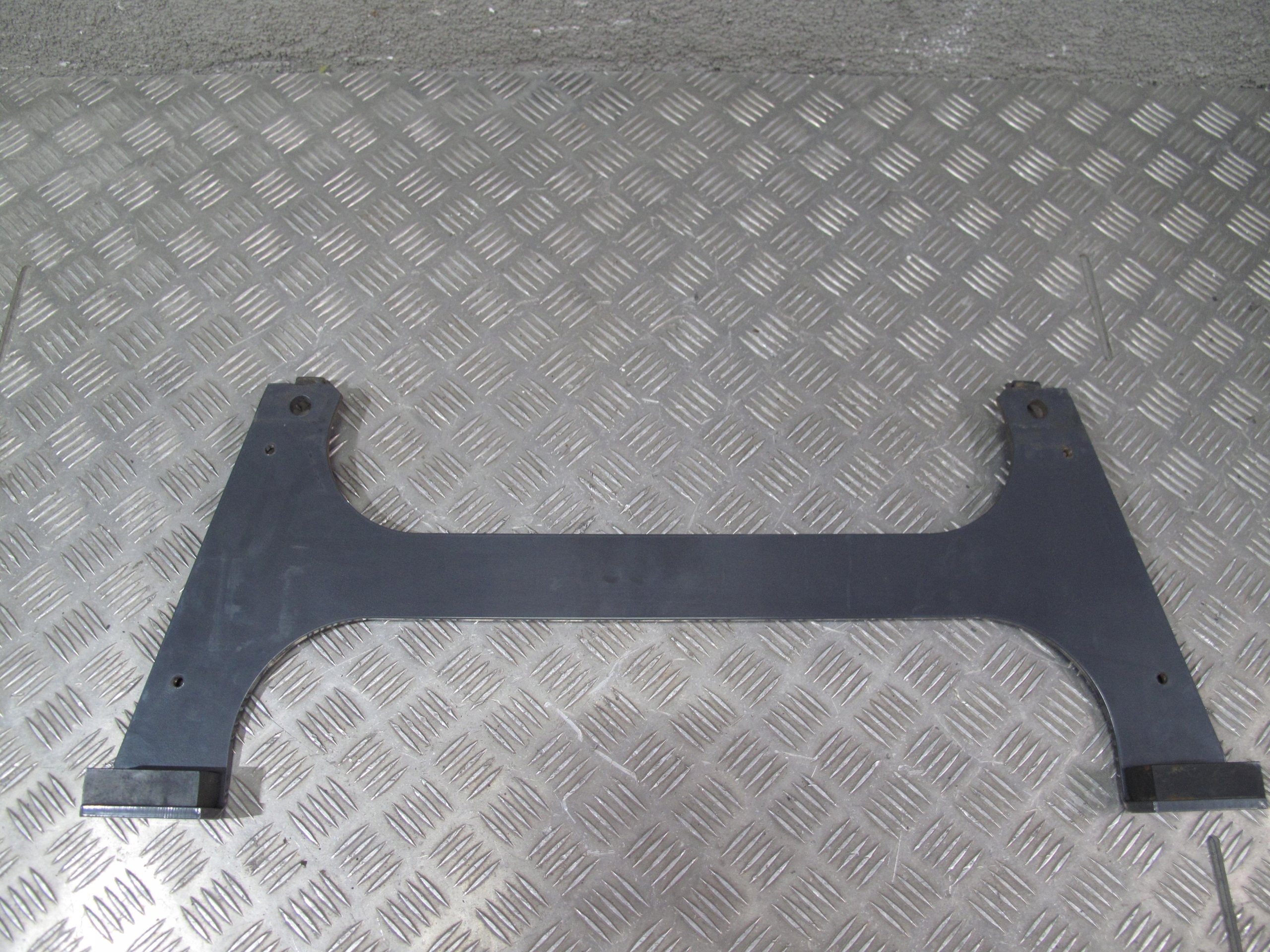 MOCOWANIE PODSTAWY AKUMULATOROW SCANIA R S Part manufacturer Scania OE