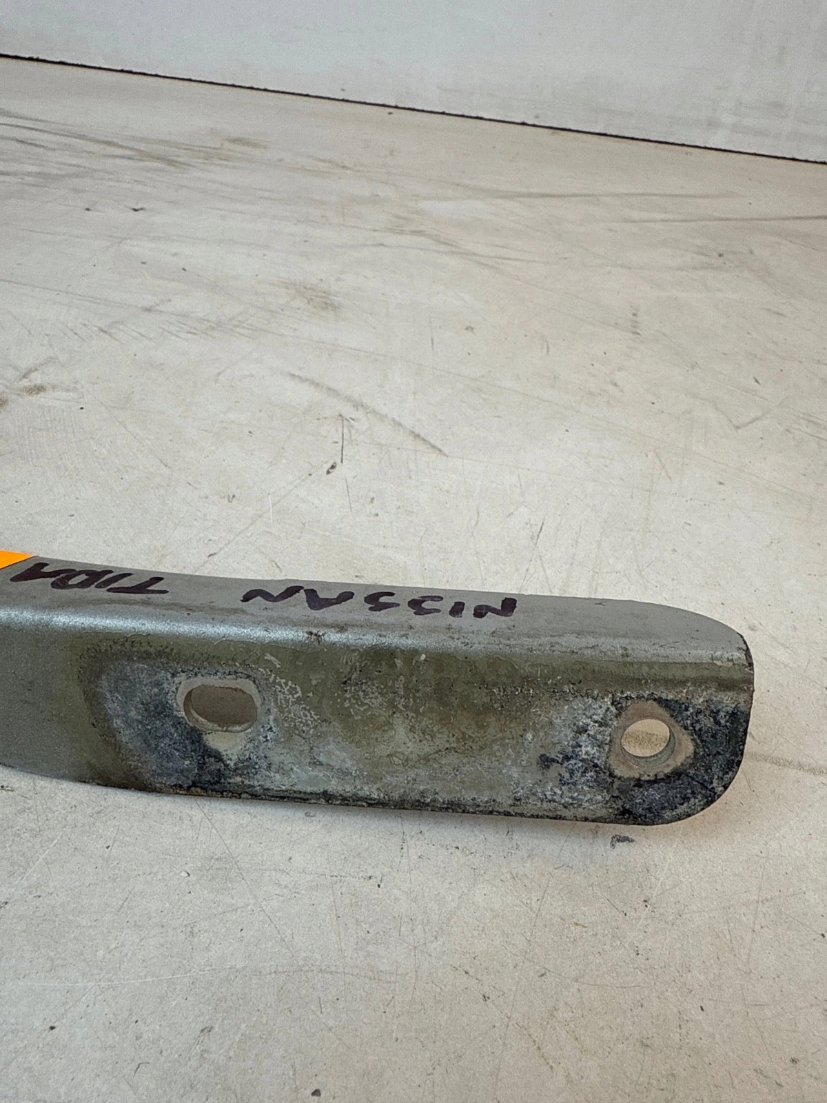 hinge bonnets front front left Nissan Tiida