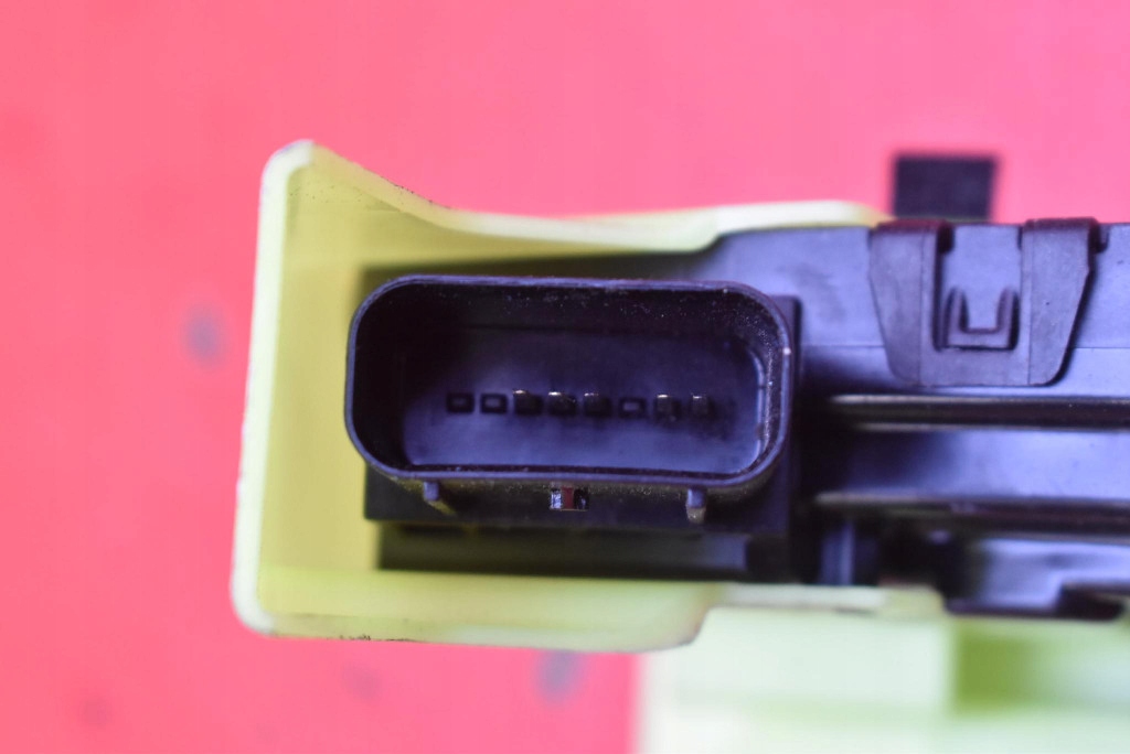 lock door right front front EU 81320-R2000 KIA SPORTAGE 5 V 21-25