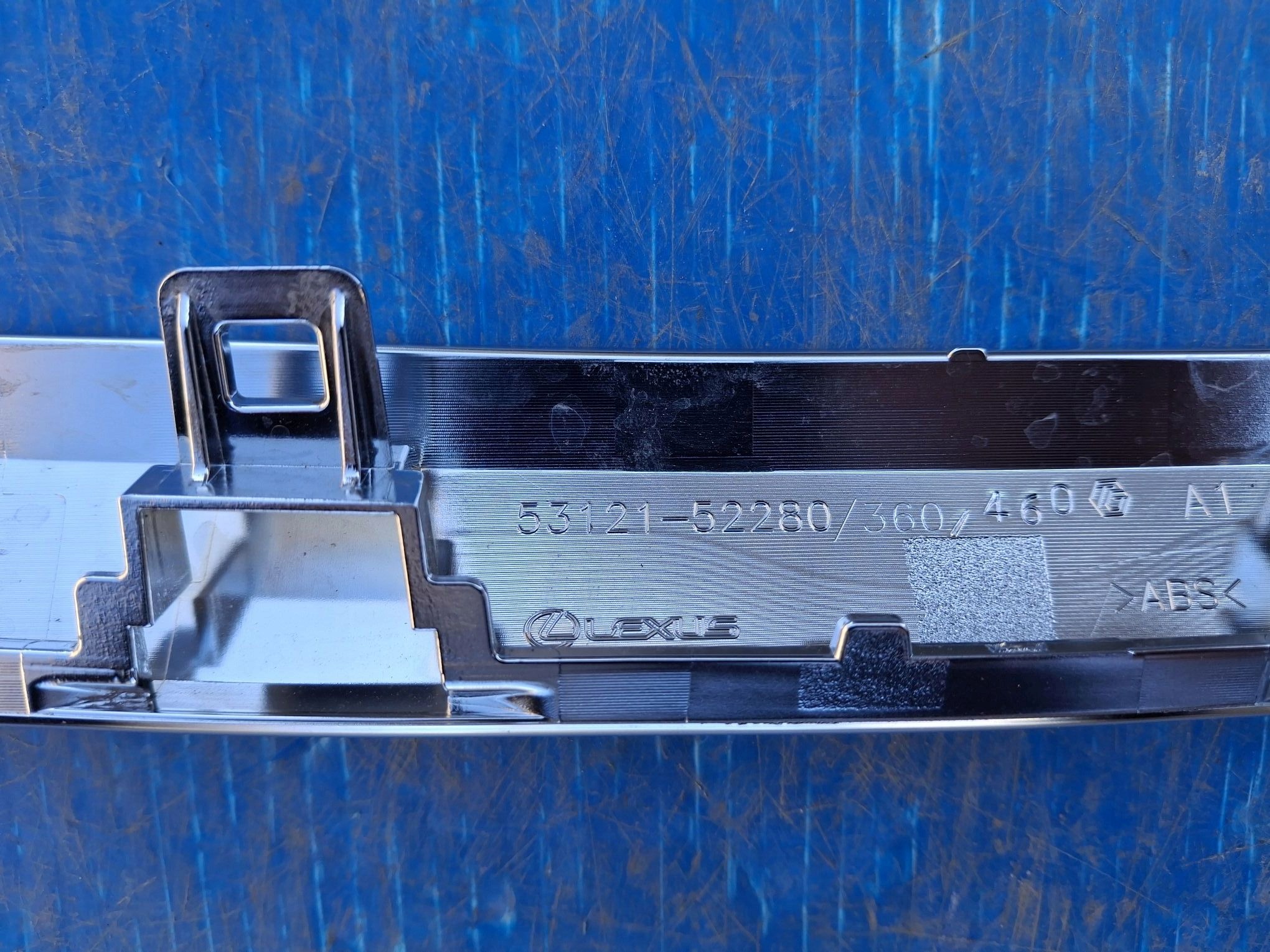 moulding CHROM for front bumper LEXUS LBX 2023R->