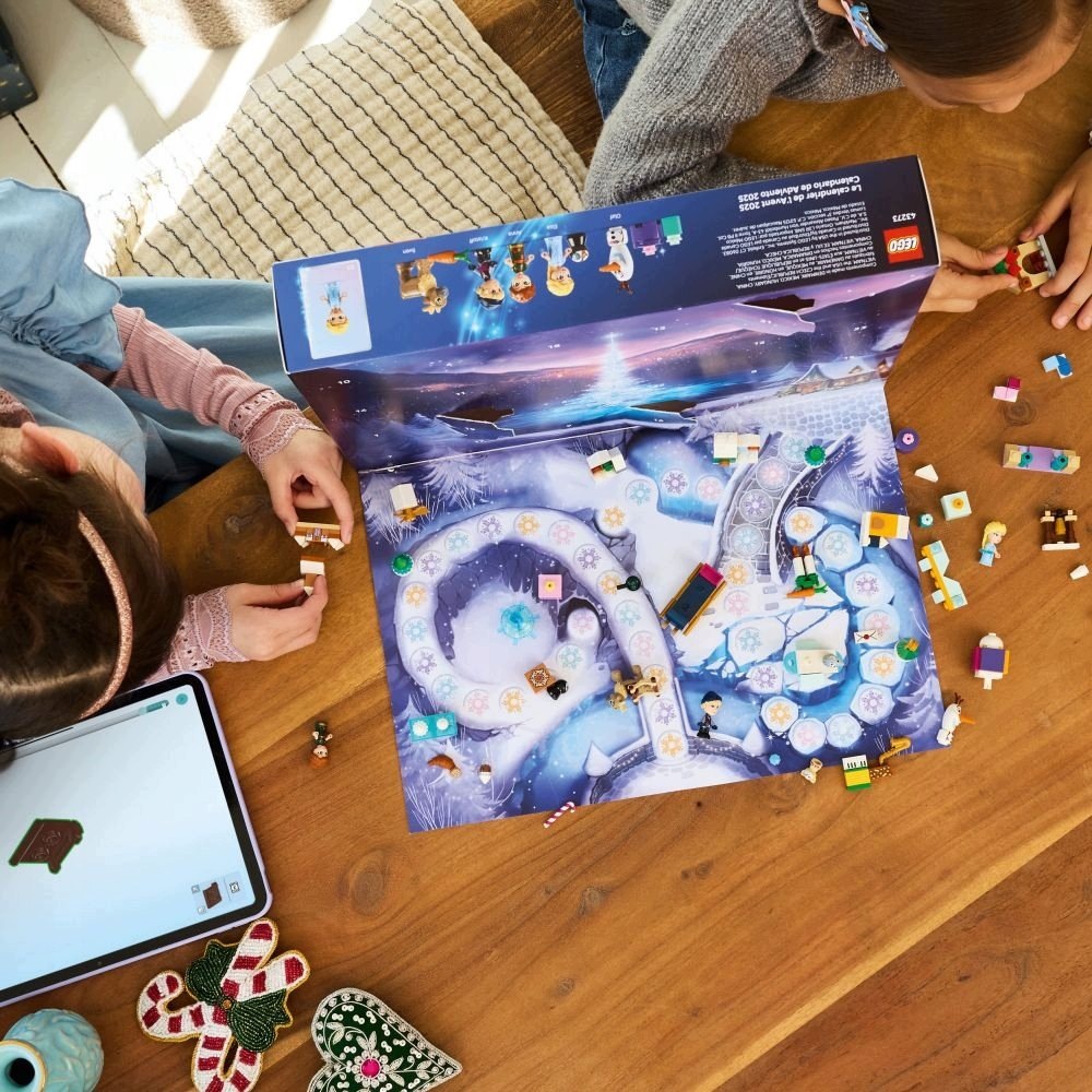 Адвент-календарь LEGO Disney Frozen 2025, мини-модели и фигурки героев Холодного сердца, от 5 лет — фото 2
