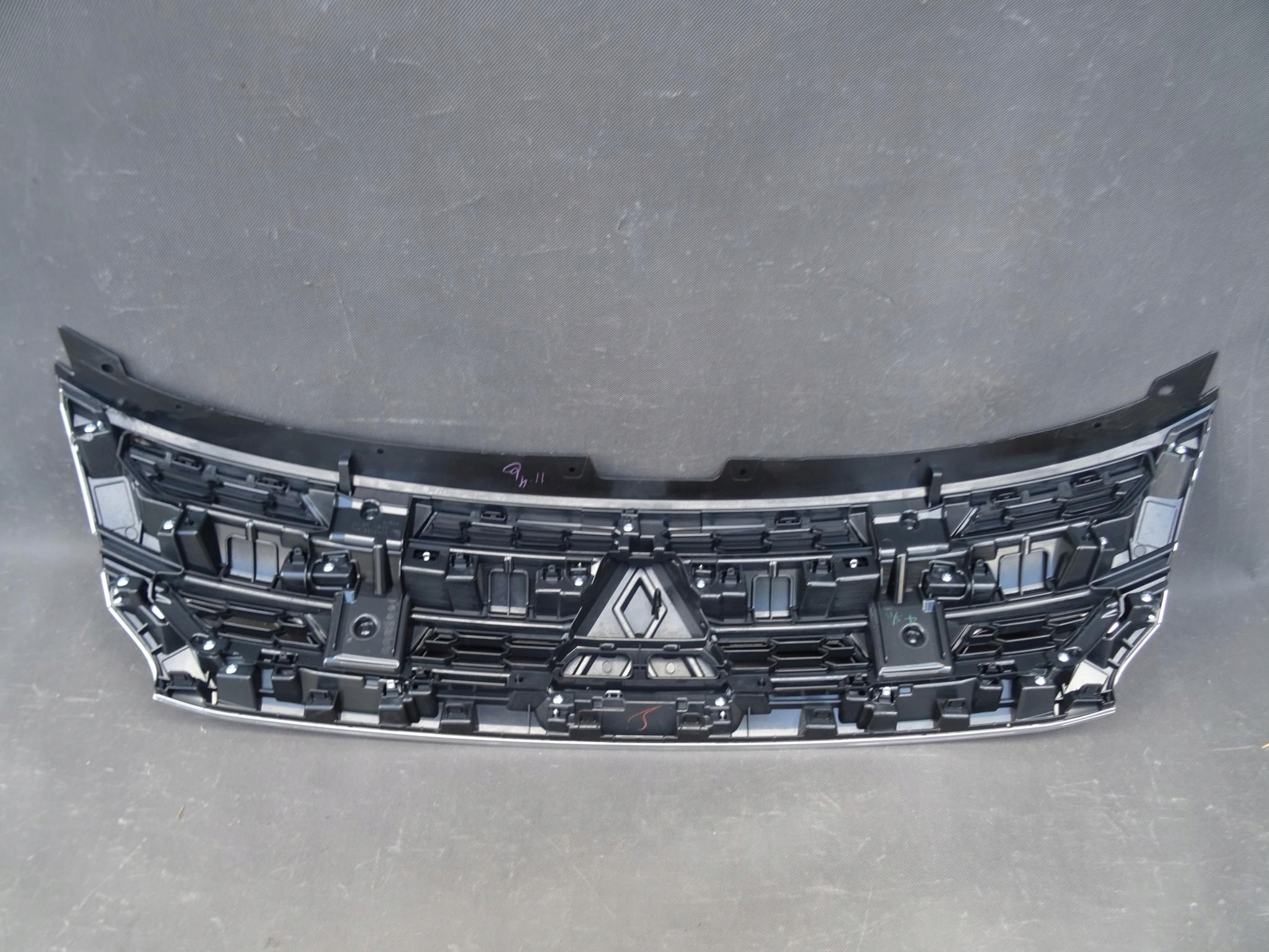 mitsubishi Outlander SPORT 2020- решетка радиатора