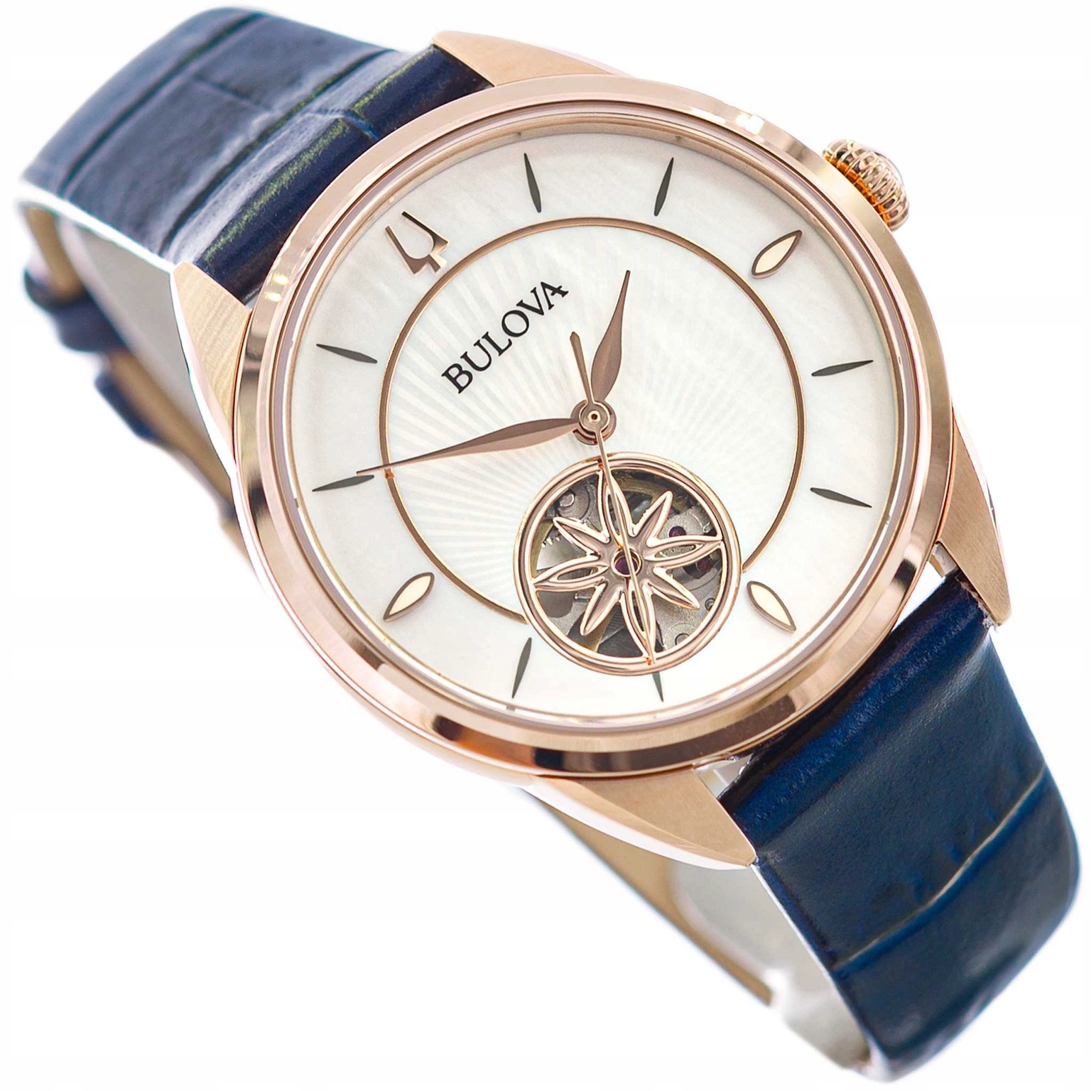 Dámské Hodinky Bulova 97L180 Sutton Tmavě Modré Barvy Na Řemínku S Otevřeným Srdcem