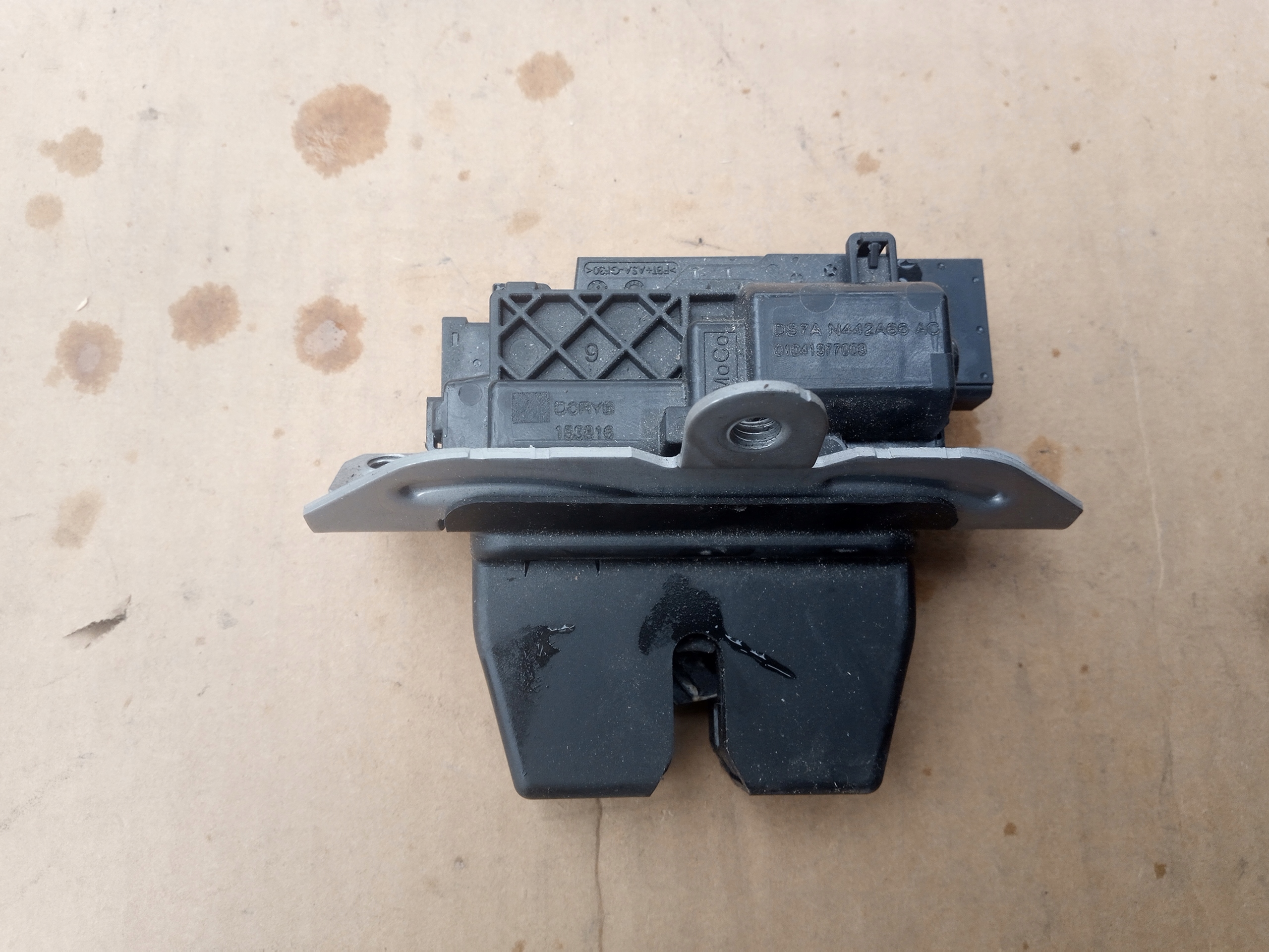 DS7A-N442A66AC - ЗАМОК БАГАЖНИКА FORD MONDEO MK5