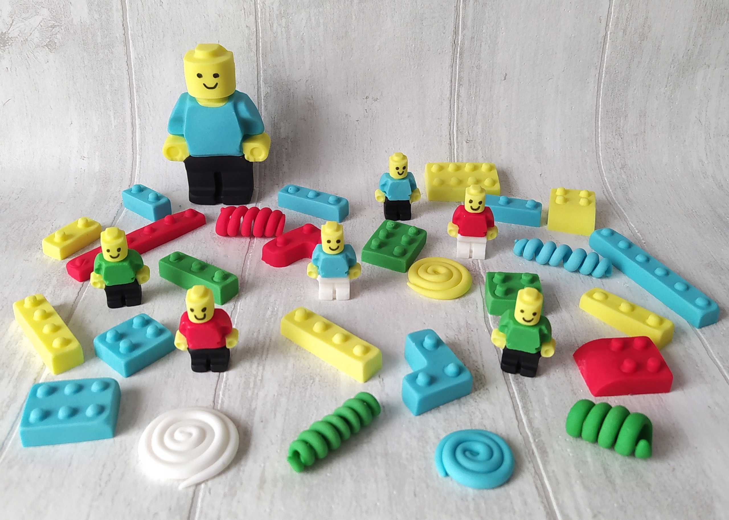 Levně Lego z cukrové hmoty a figurky Sada dekorací na dort