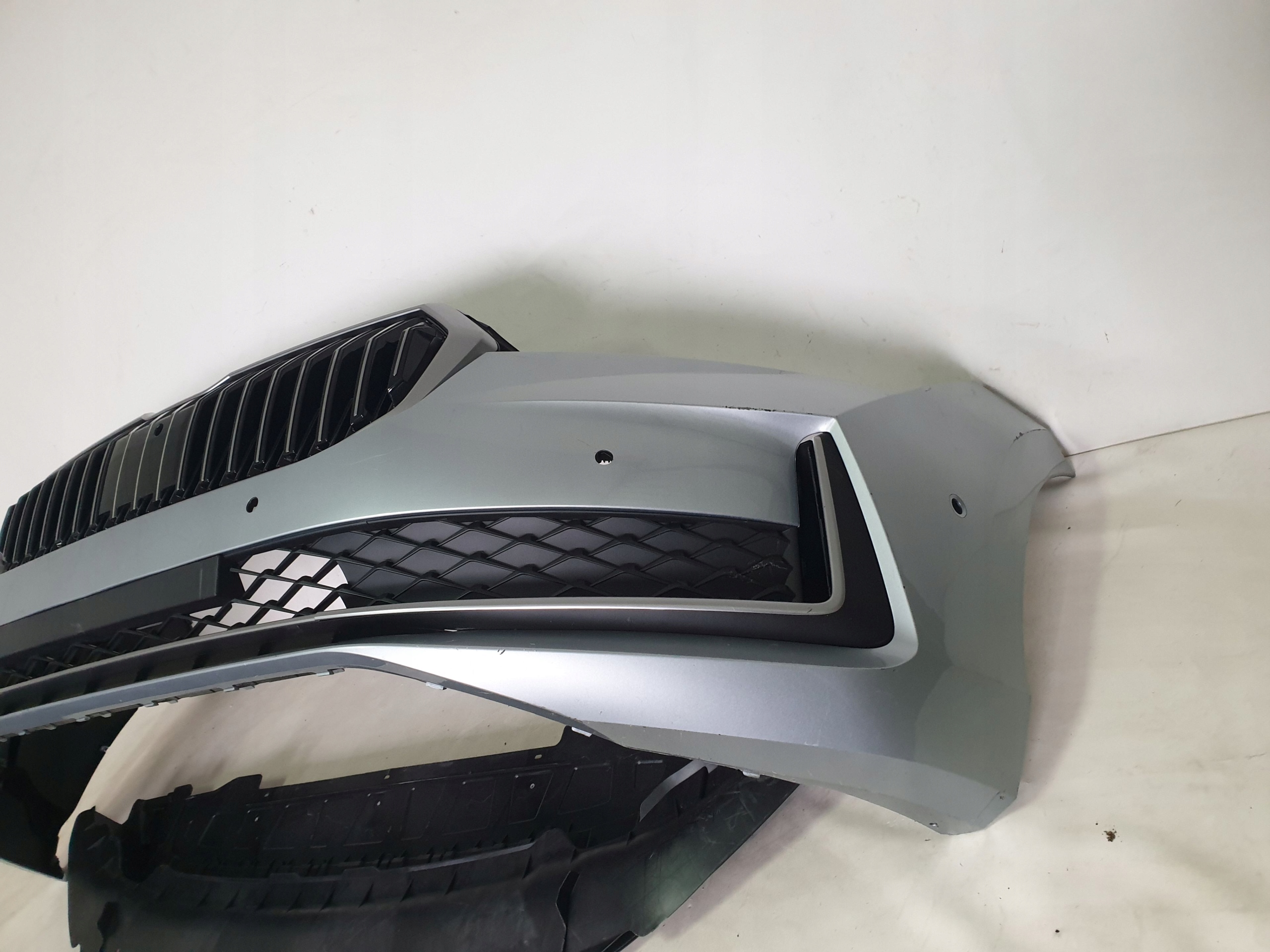 SKODA SUPERB IV 3P0 23-> bumper front front 6 x PDC cover 3P0807221