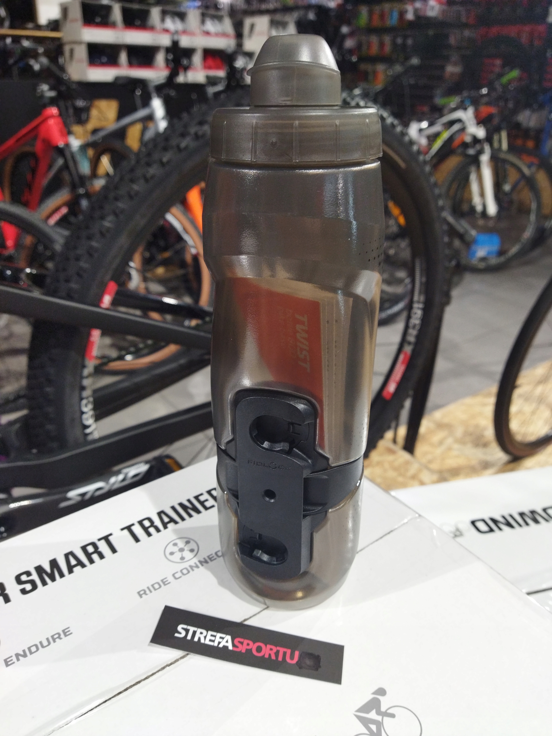 Bidon FIDLOCK TWIST 800ml czarny bez bazy Marka Fidlock