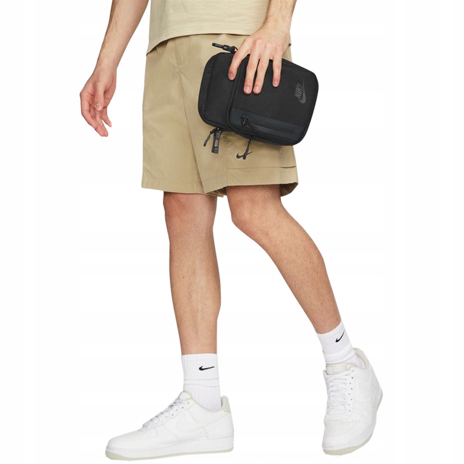 NIKE ELEMENTAL DN2557-010 LISTONOSZKA SASZETKA TORBA NA RAMIĘ Czarna Kolor czarny