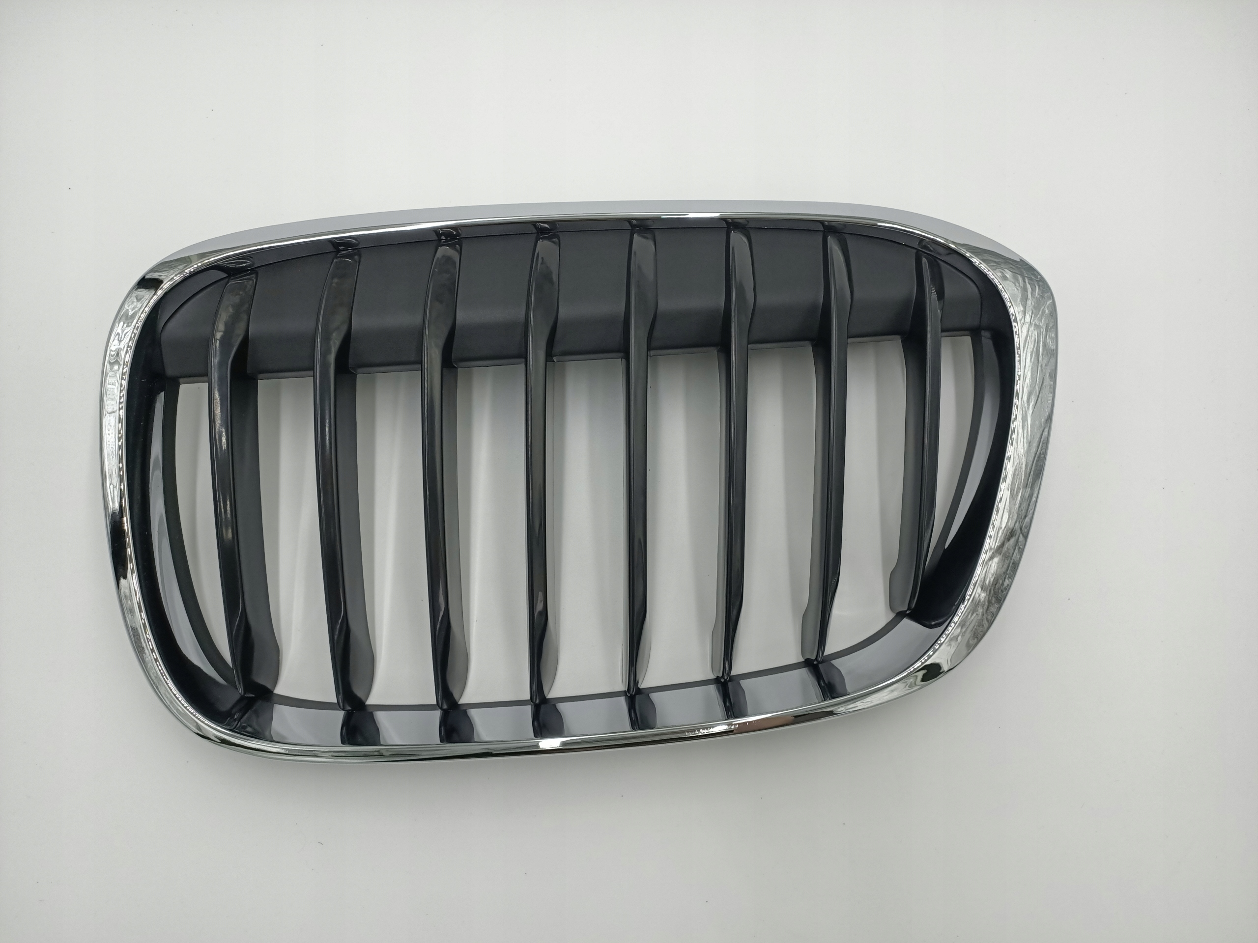 ATRAPA NERKA CHROM BMW X1 F48 SPORTLINE LEWA Strona zabudowy Przednie