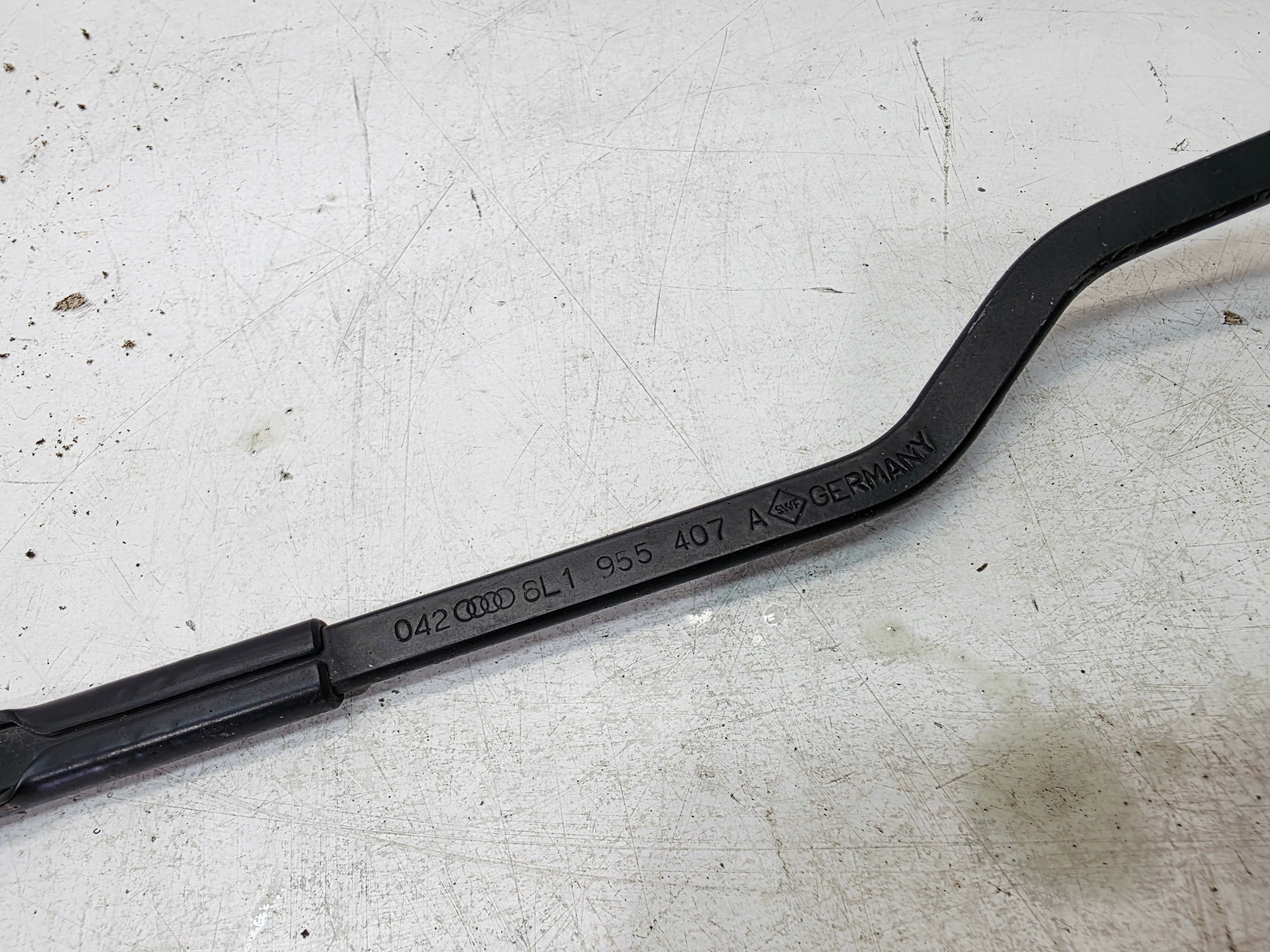 wiper arm left front AUDI A3 8L 8L1955407A
