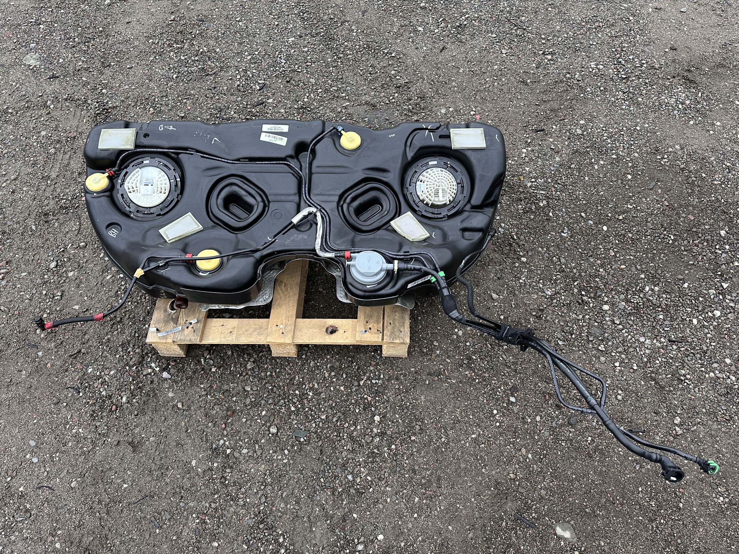 spremnik rezervoar goriva pumpa Dodge Charger Challenger SRT8 2011 - 2014