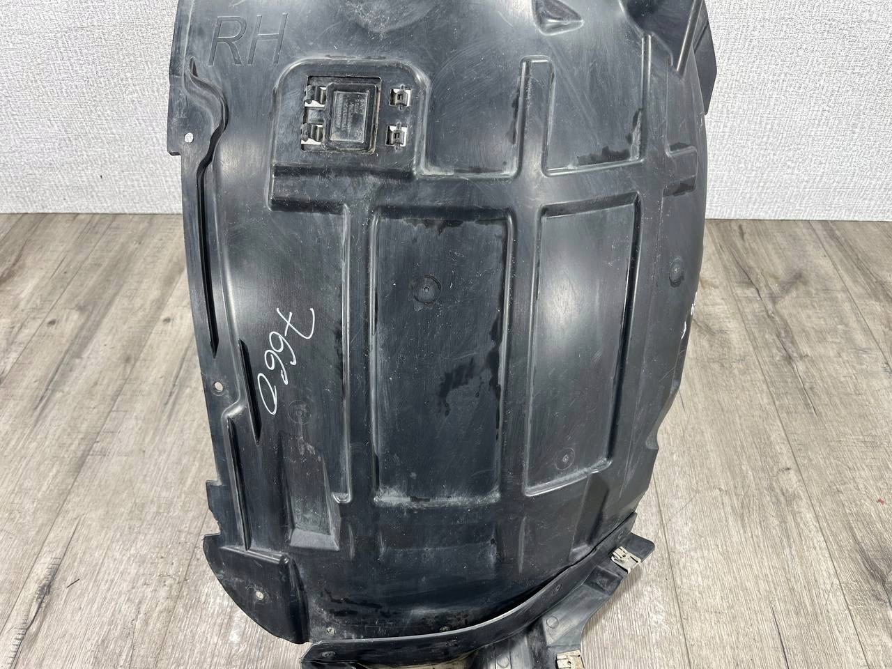 MERCEDES EQS SUV X296 2023-> mudguard right front A2966900600