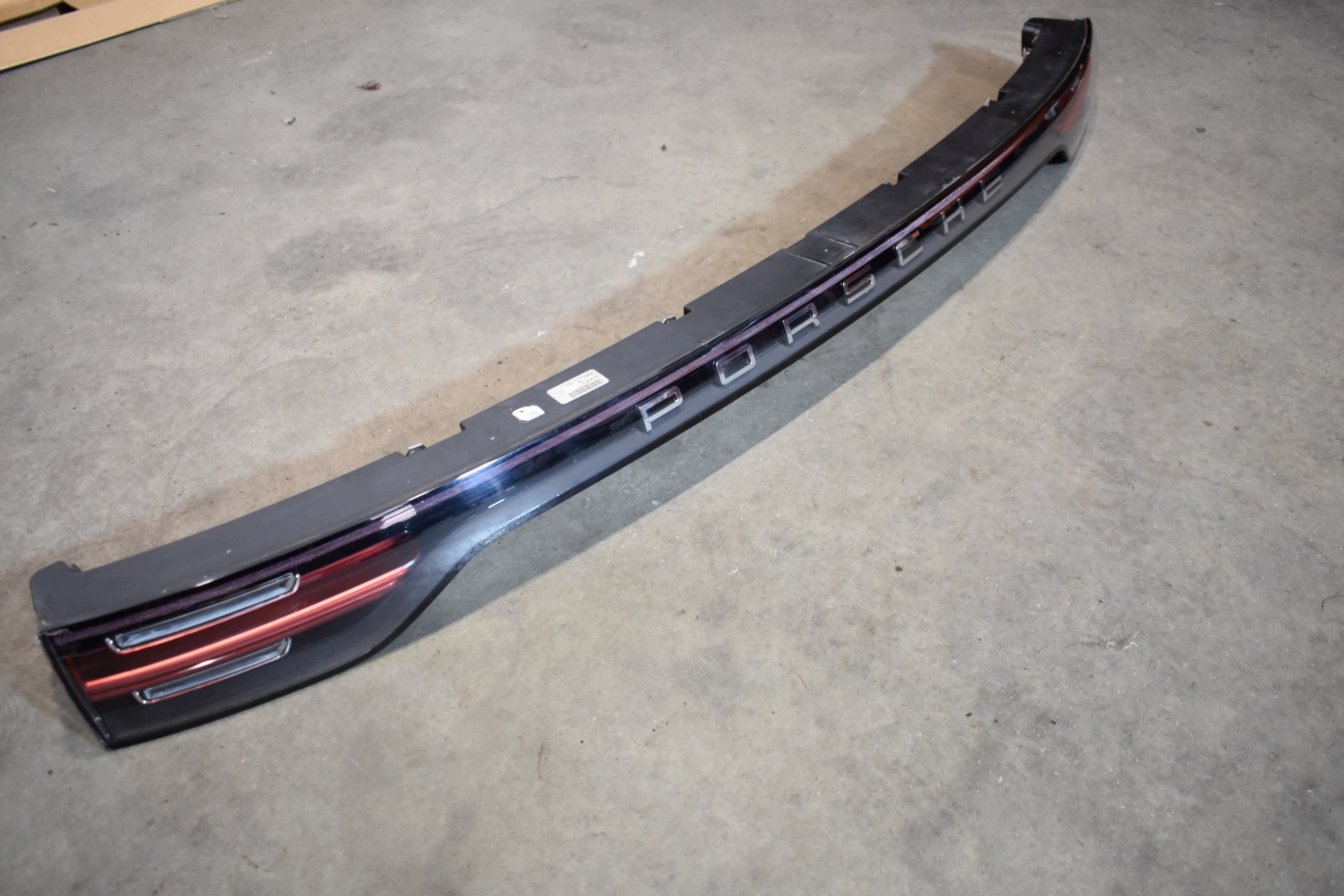 perfect condition light rear part rear central PORSCHE CAYENNE 9Y USA 1