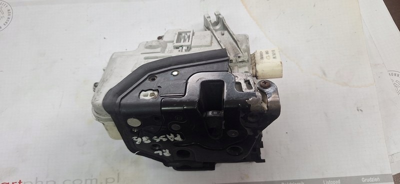lock door left front VW PASSAT 301837015