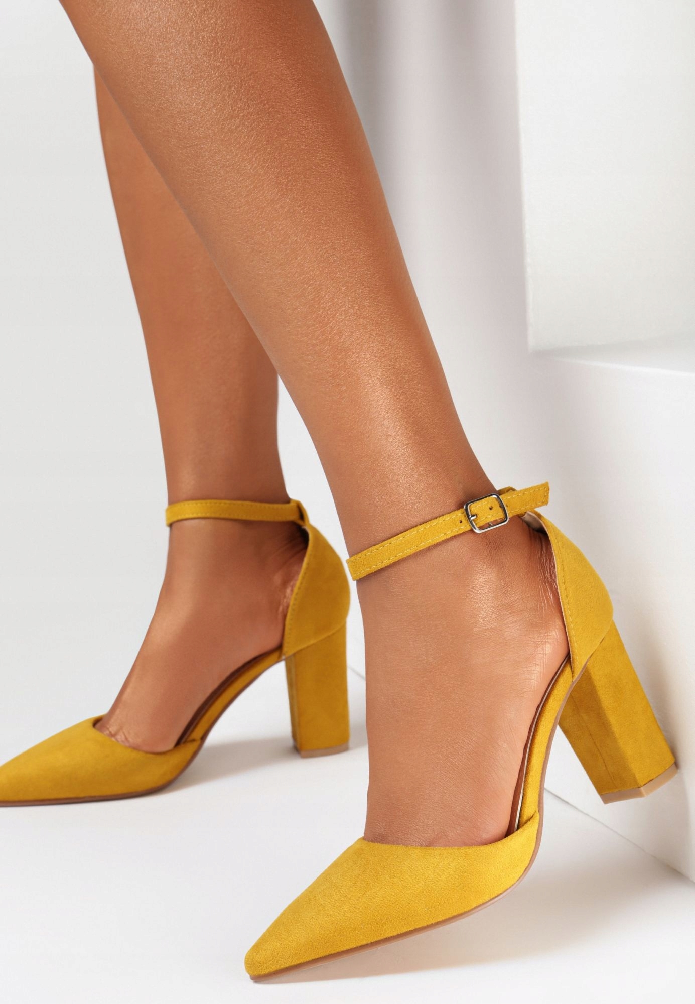 

Born2Be Żółte Czółenka damska 39 Ekozamsz Słupek