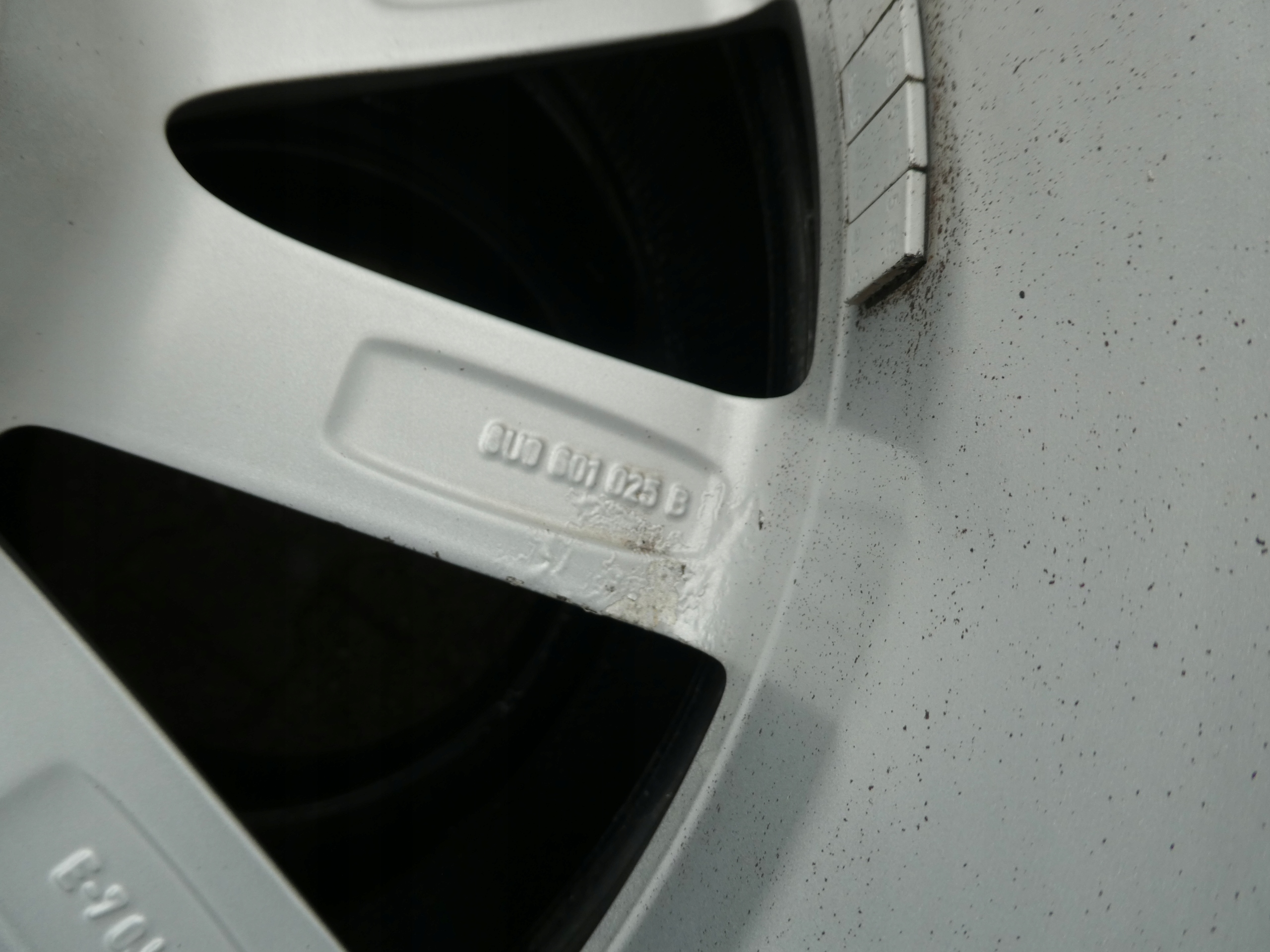 4X discs aluminium disc 8U0601025B AUDI 5X112