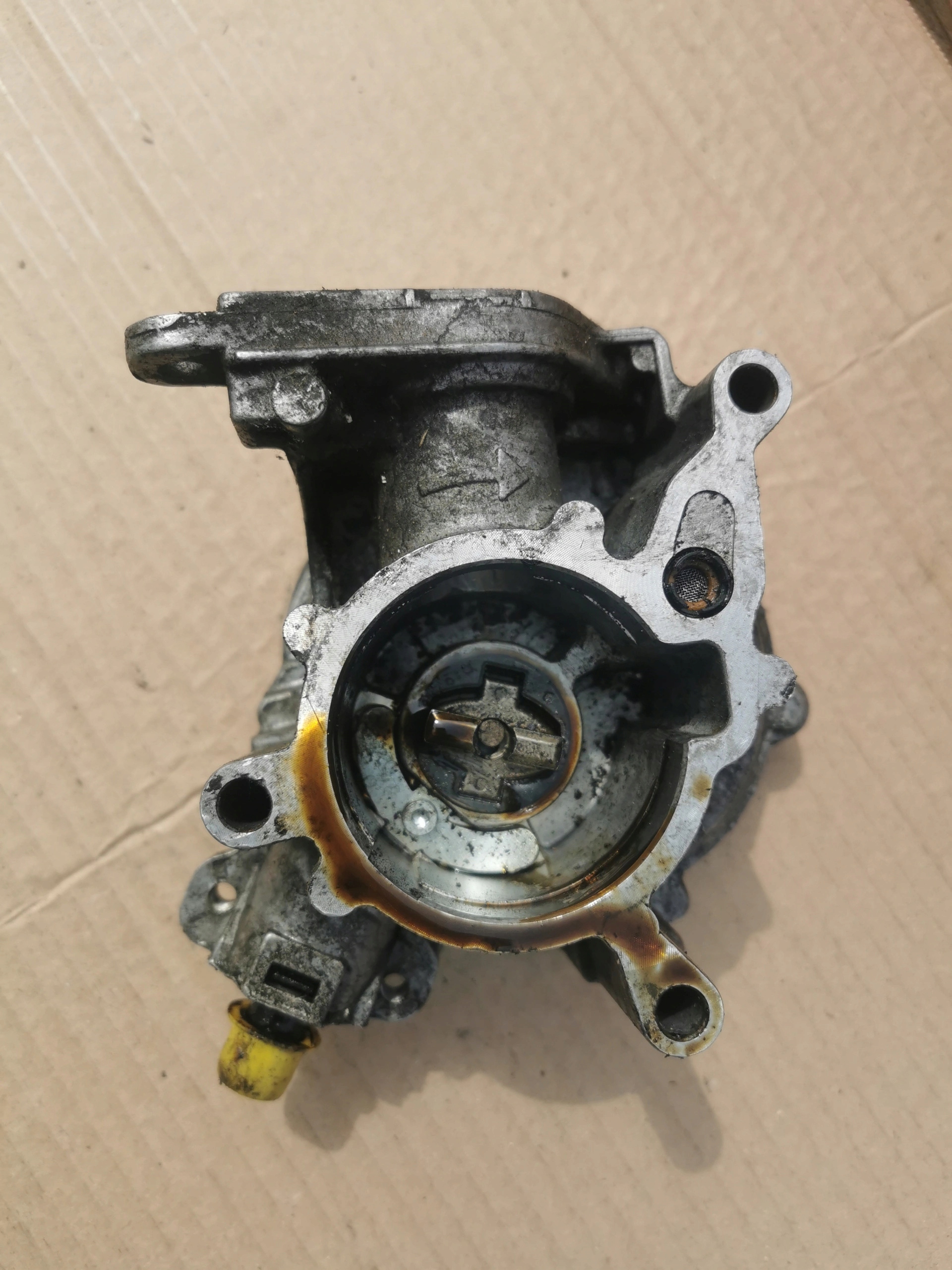 AUDI VW A4 B8 A5 Q5 A3 8P 06J145100C WACUM VACUM Pompa