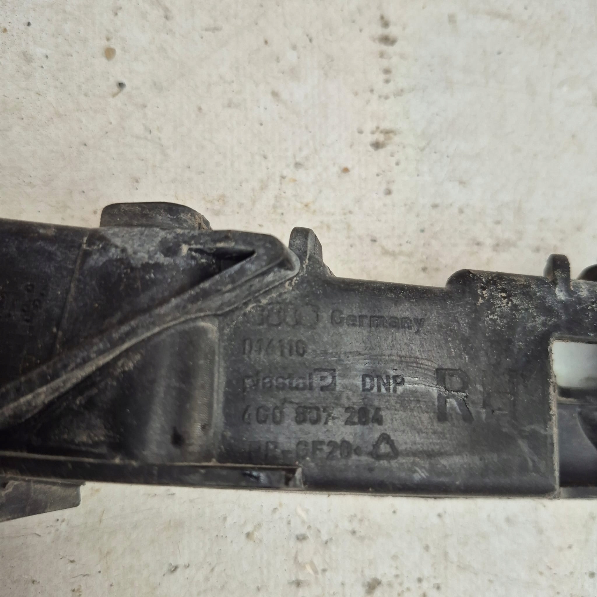 AUDI A6 C7 4G 11- Support plaque Support Aile Droit Avant