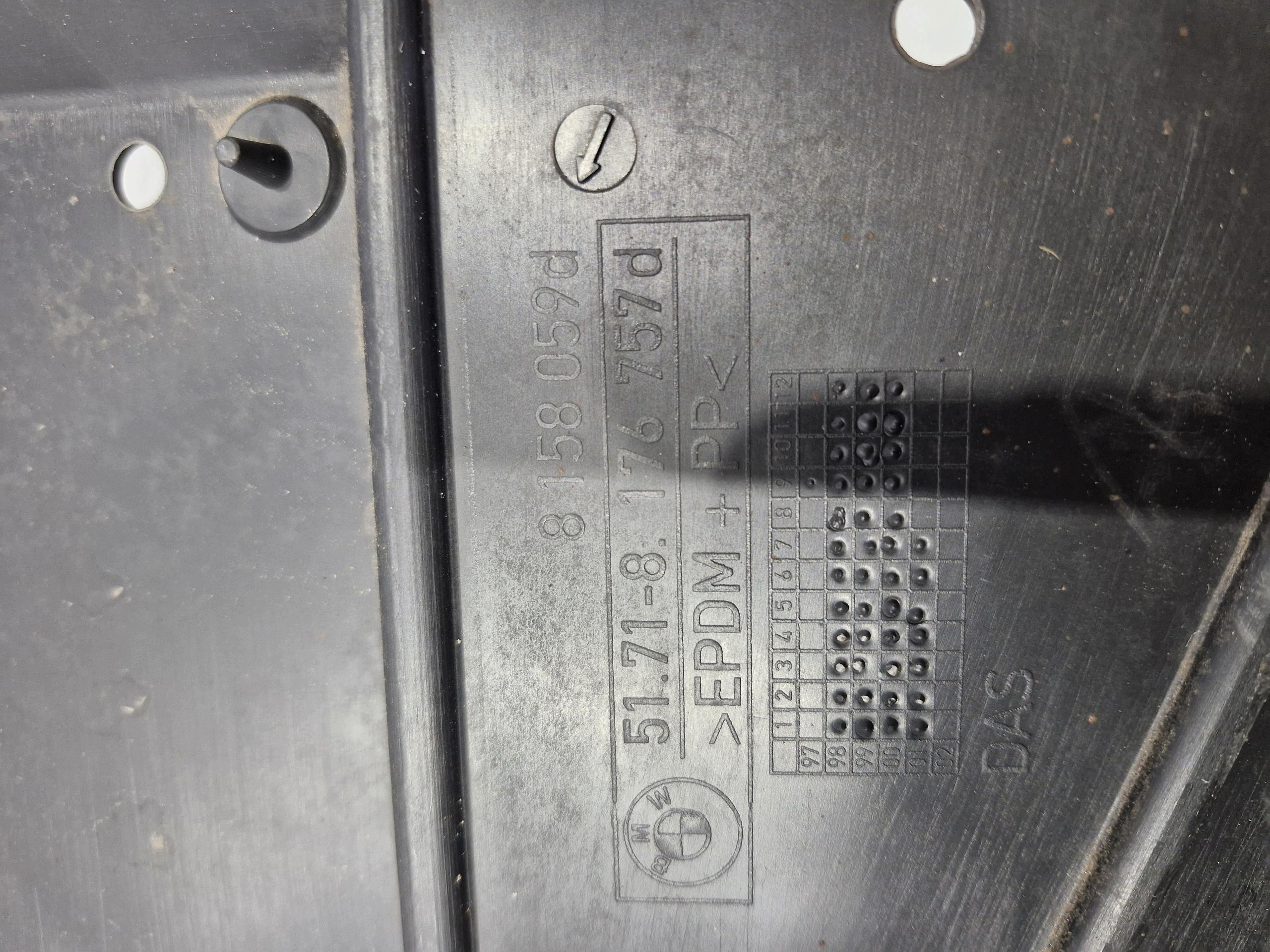 8158059 BMW E39 cover chassis central original
