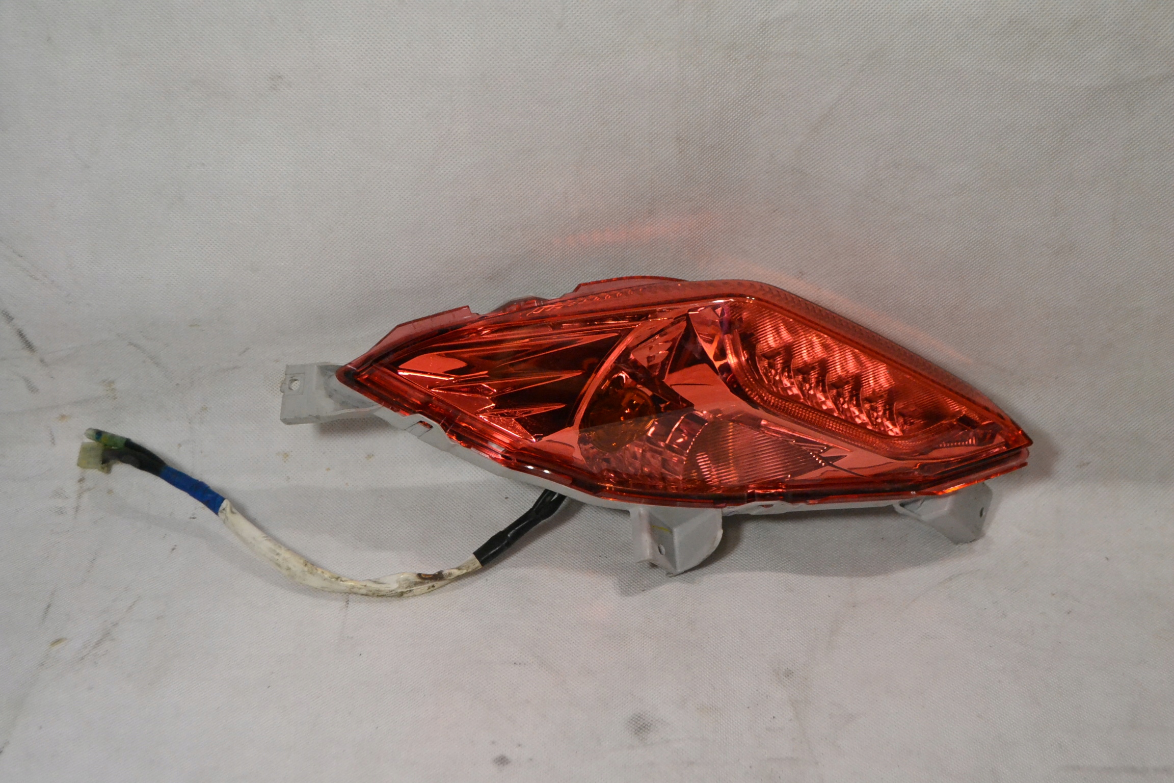 220-18750 12E13 - задній лівий ліхтар Yamaha xmax 125 300 400 2017