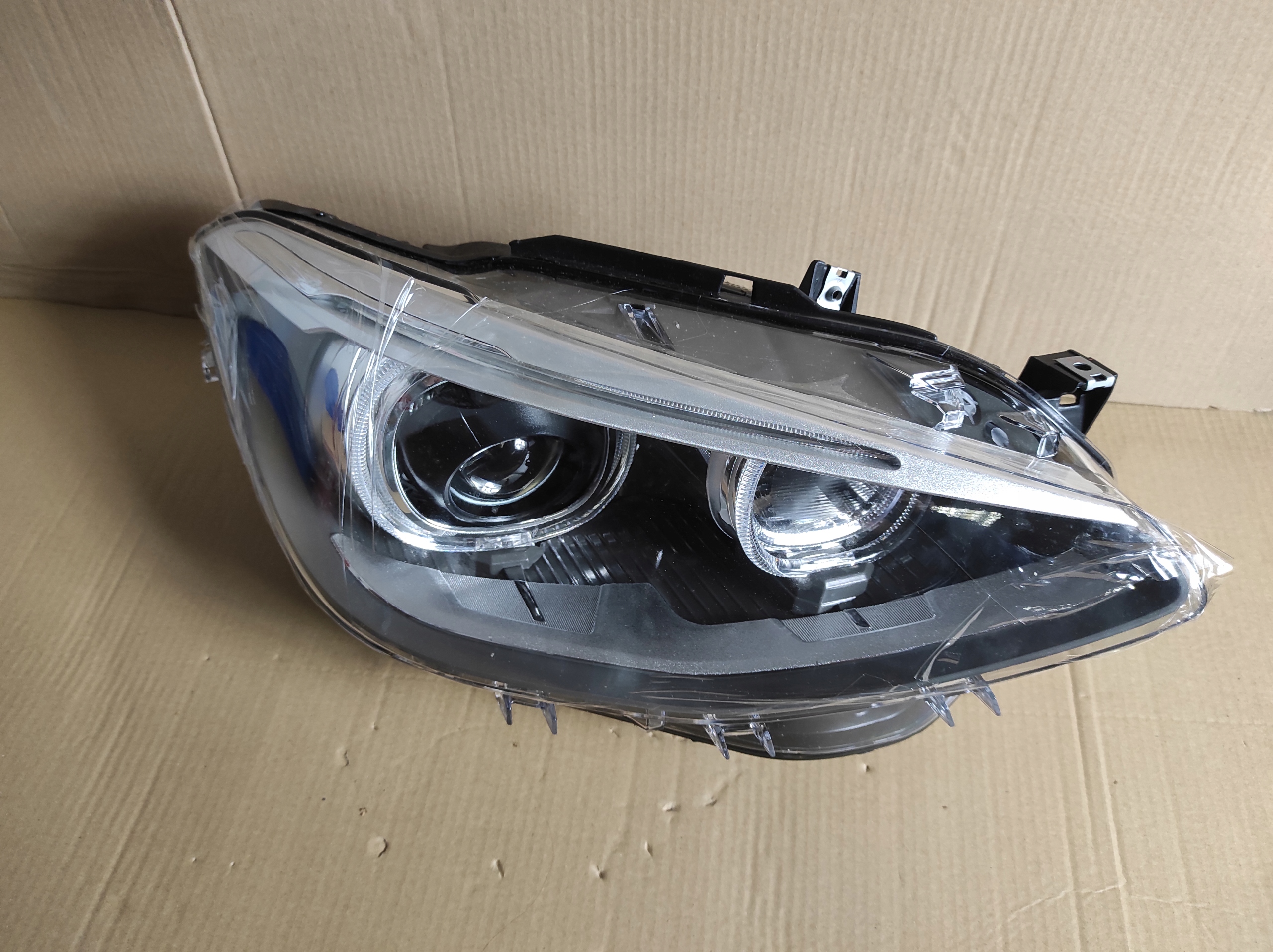 light reflektor glowny right front right front BMW F20 Xenon led 11-15
