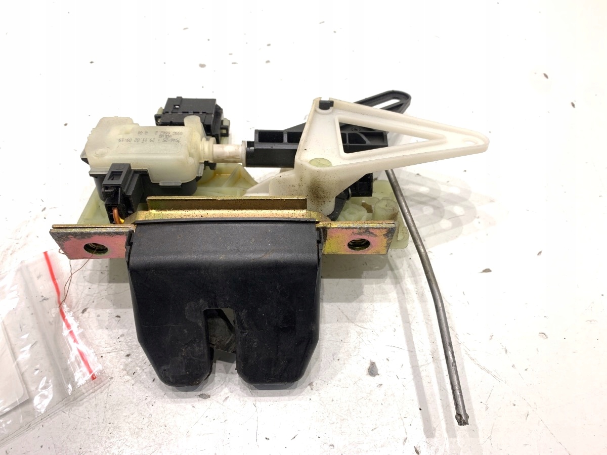 ZAMEK KLAPY TYŁ VOLVO V70 I Kombi 95-00