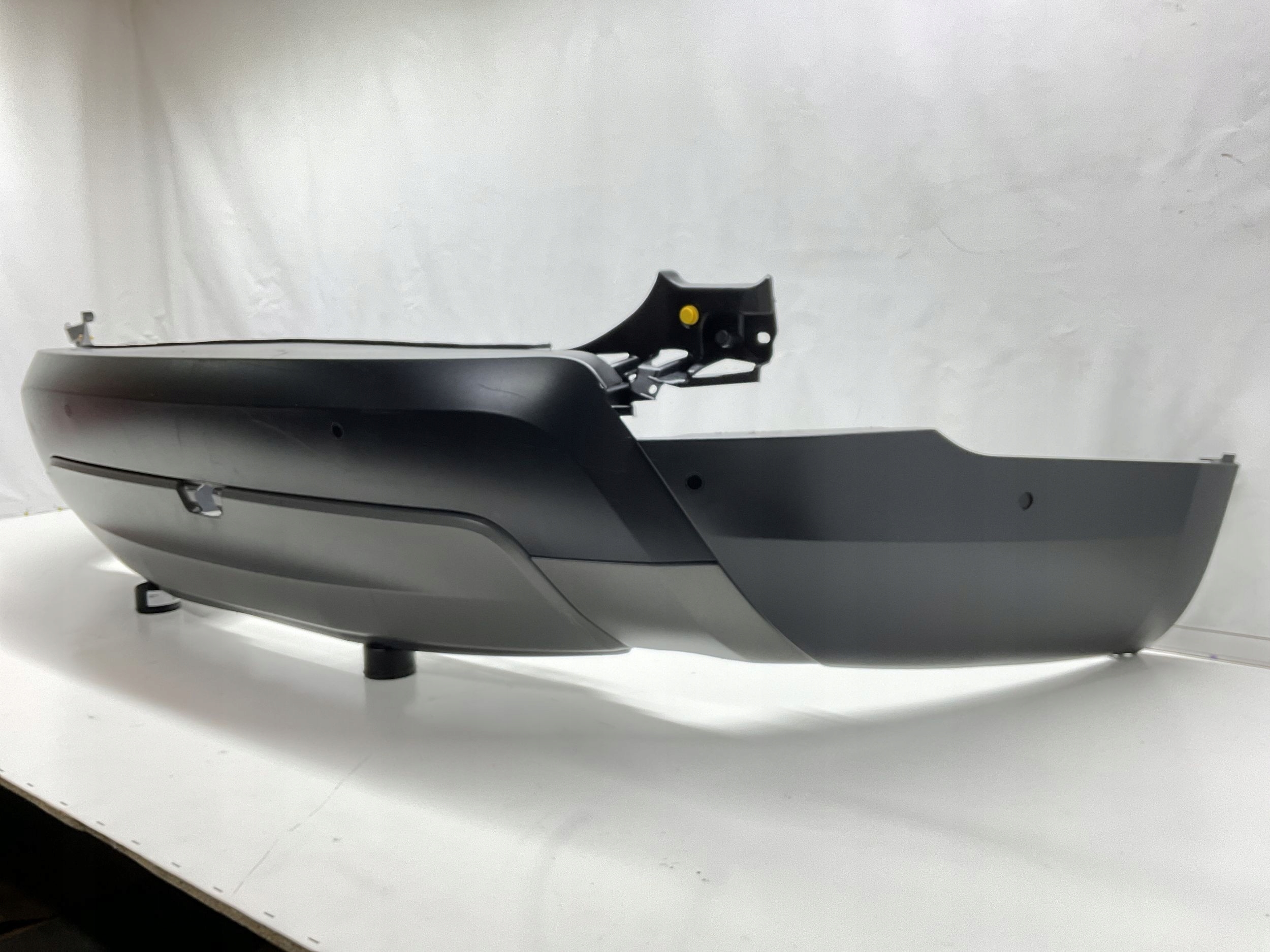 Land Rover Discovery 5 2017 ZDERZAK TYŁ L462 6 PDC