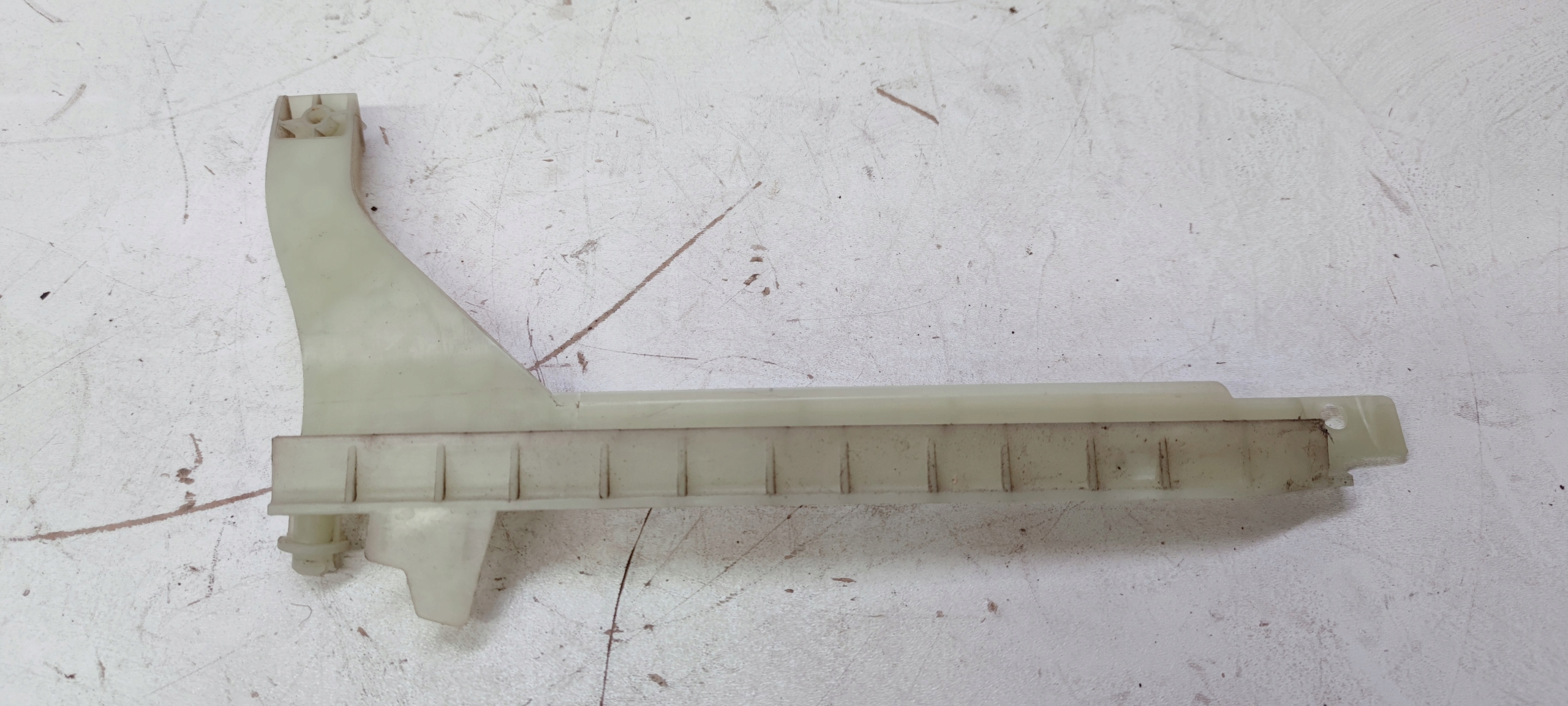 PROWADNICA windows left rear part AUDI A4 B9 8W0839067