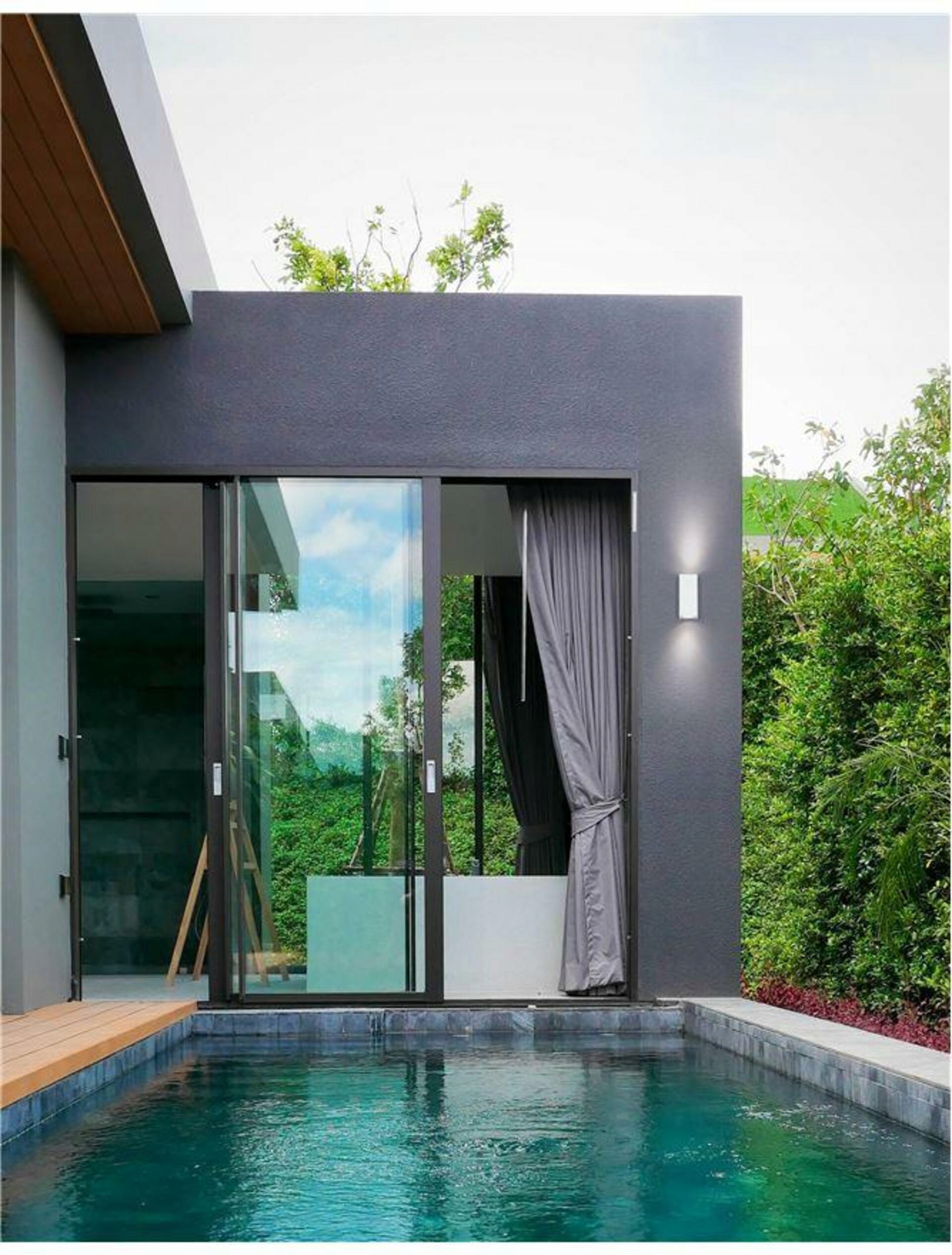 Nova Luce venkovní nástěnné svítidlo Nero hliník bílé skleněný difuzor GU10