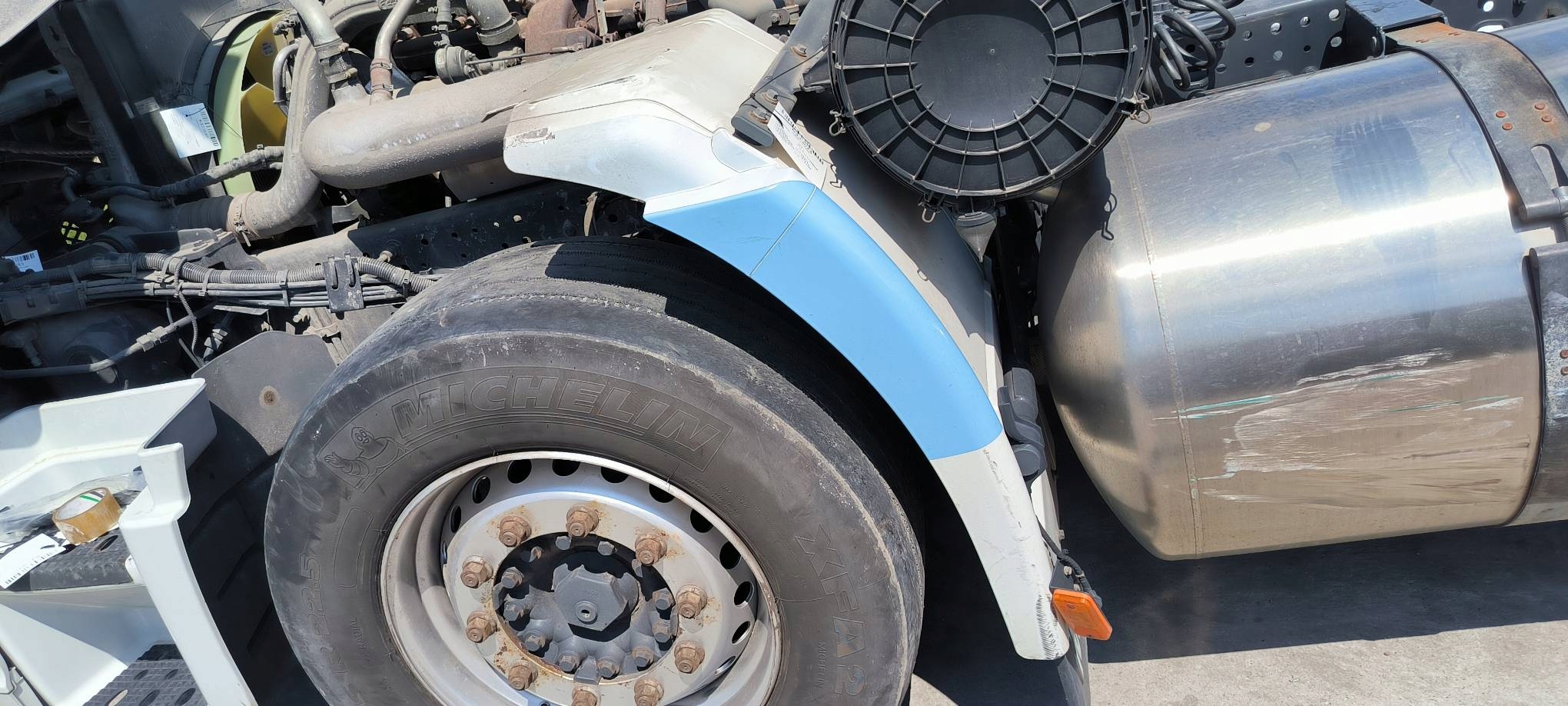 mudguard left front IVECO STRALIS AS440ST/P LNG