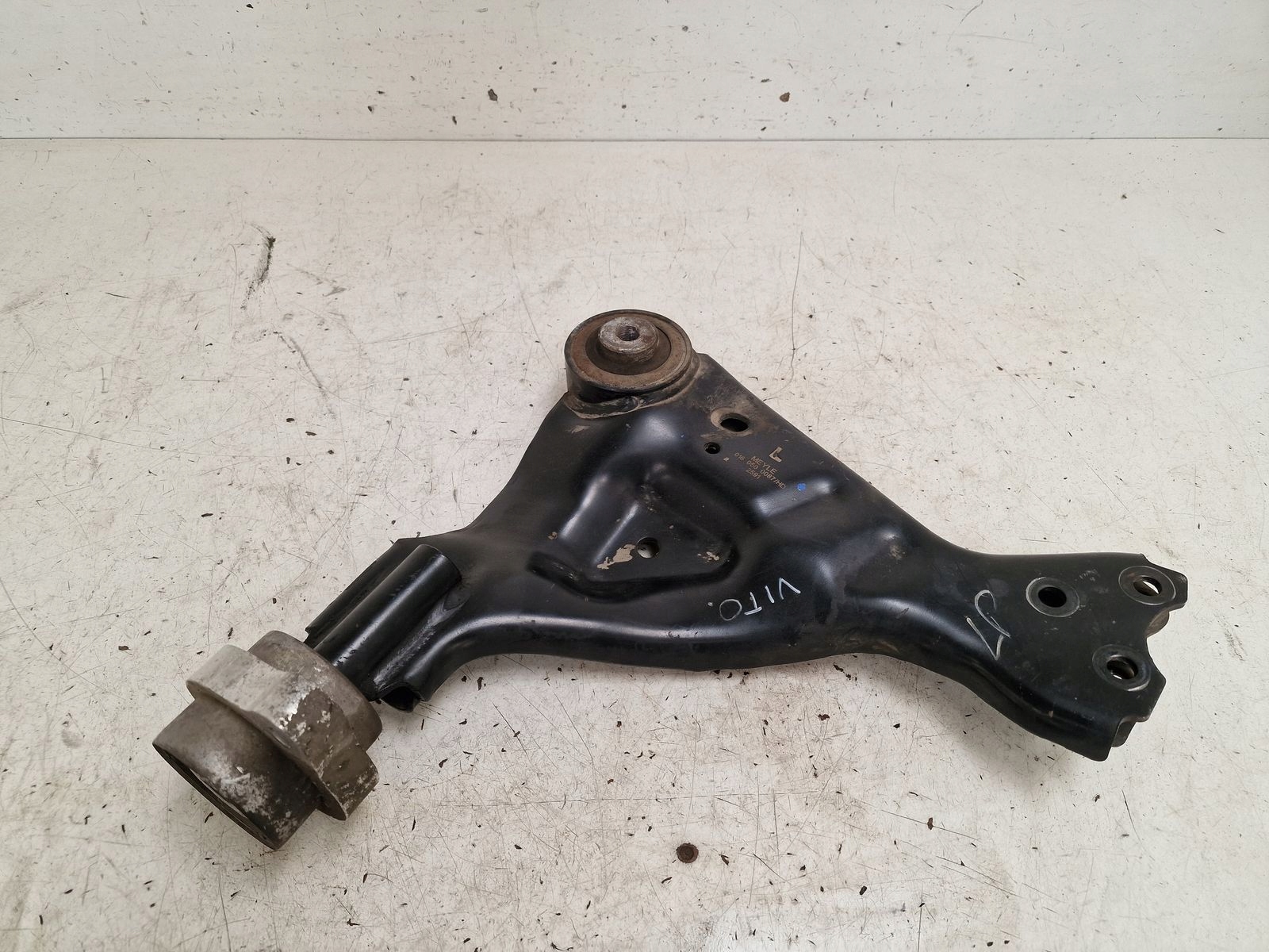 arm front front left Mercedes Vito W639